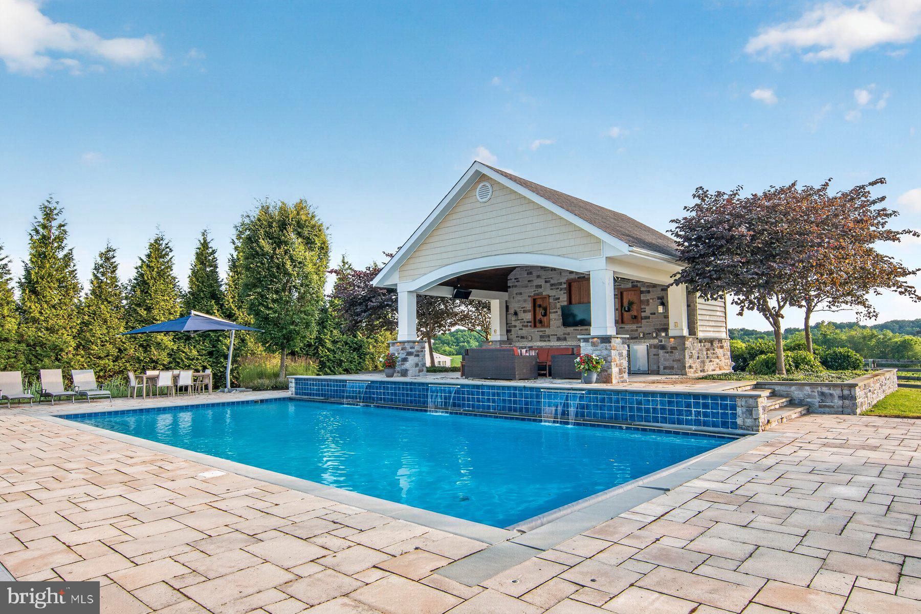 CHIMNEY ROCK - Residential
