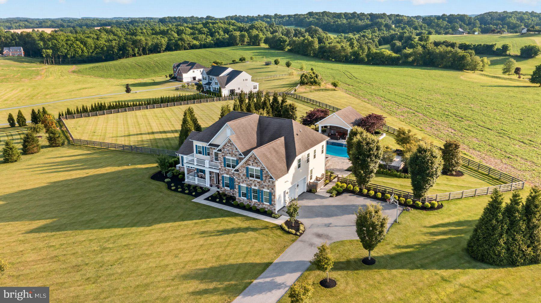 CHIMNEY ROCK - Residential