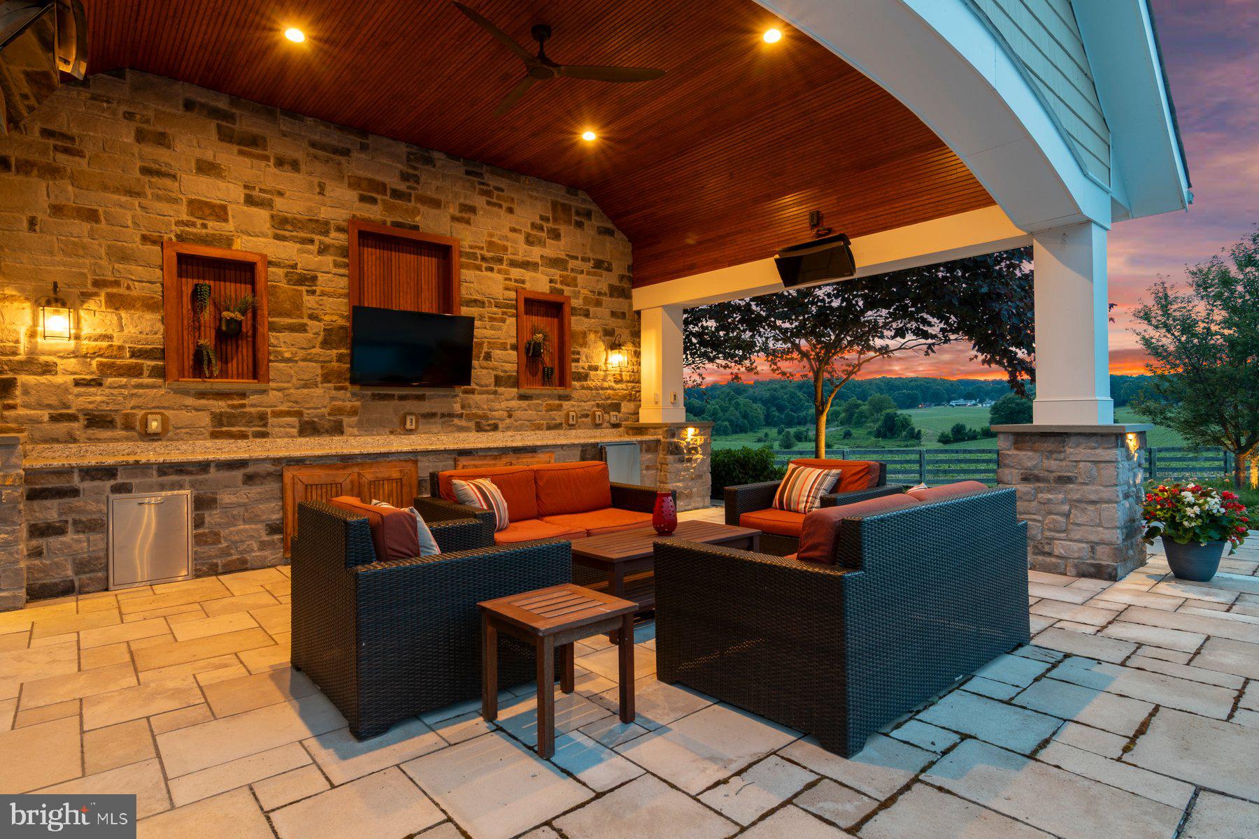 CHIMNEY ROCK - Residential