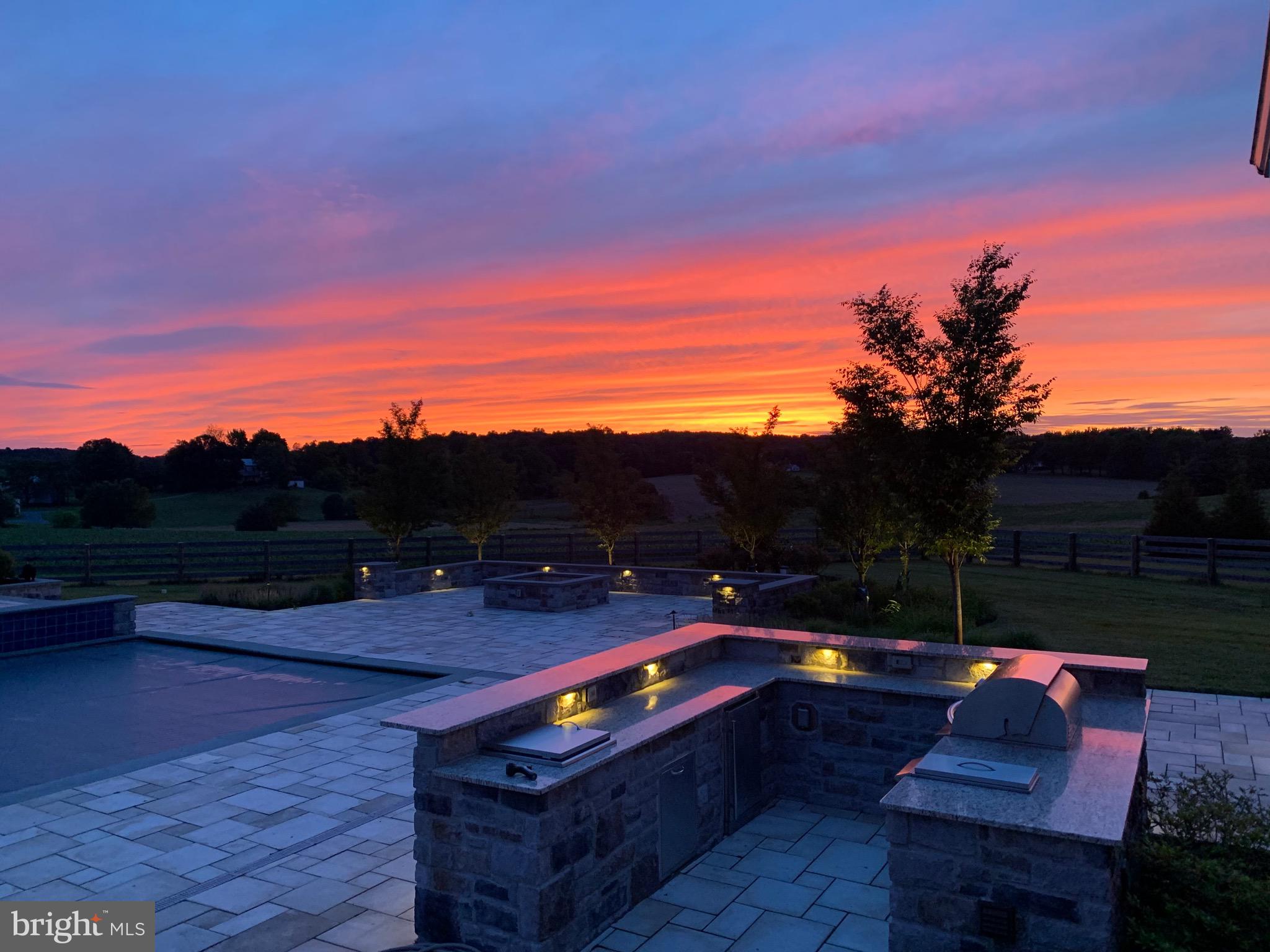 CHIMNEY ROCK - Residential