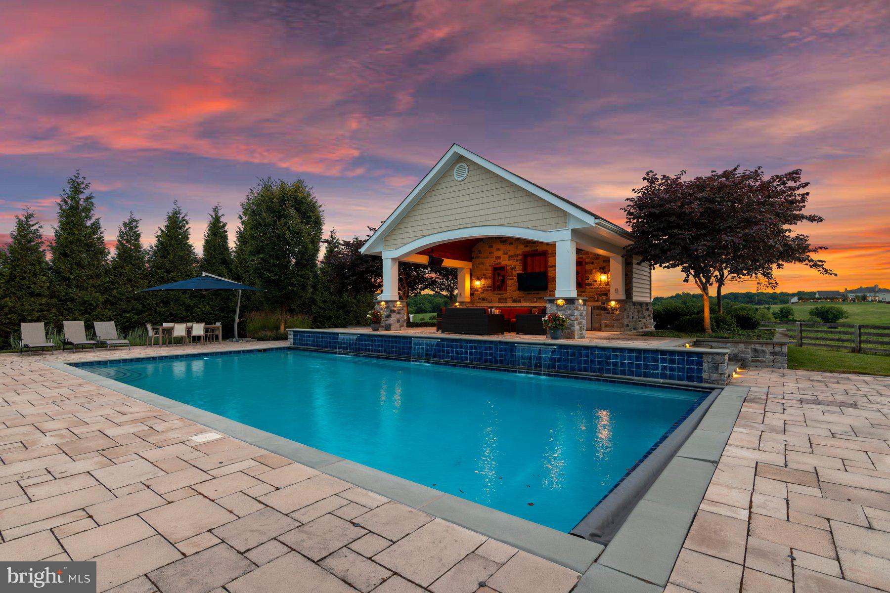 CHIMNEY ROCK - Residential