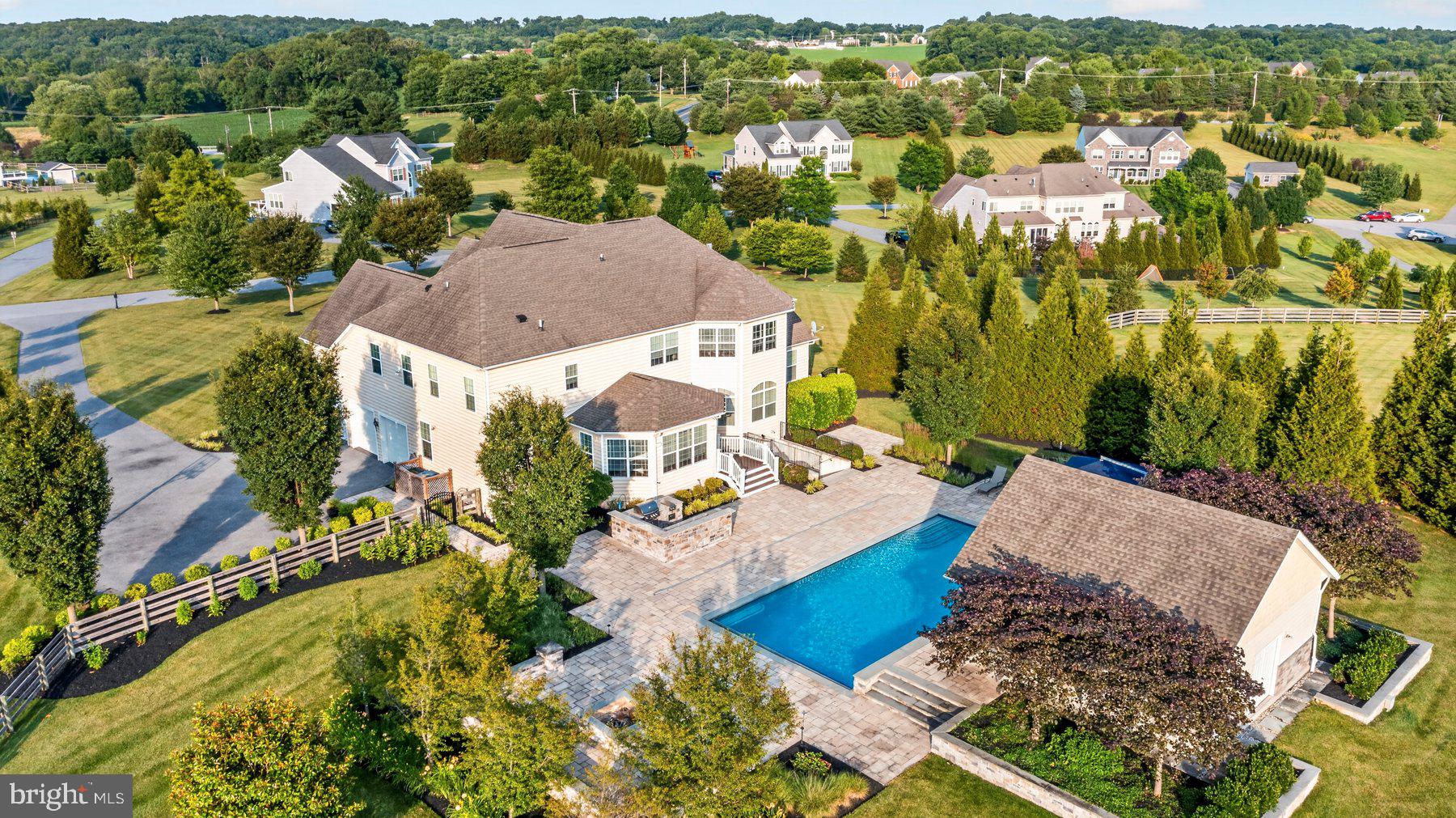 CHIMNEY ROCK - Residential