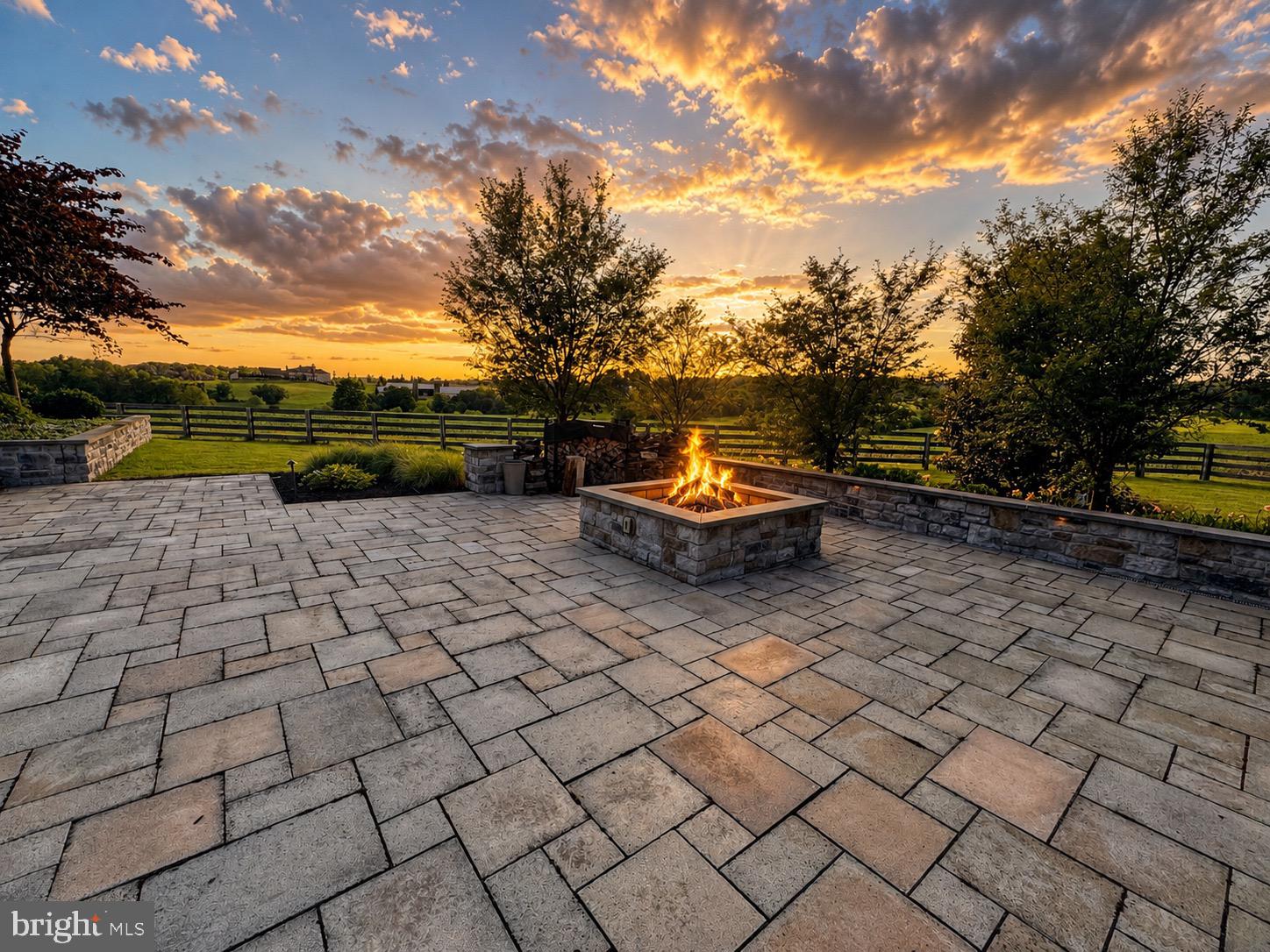 CHIMNEY ROCK - Residential