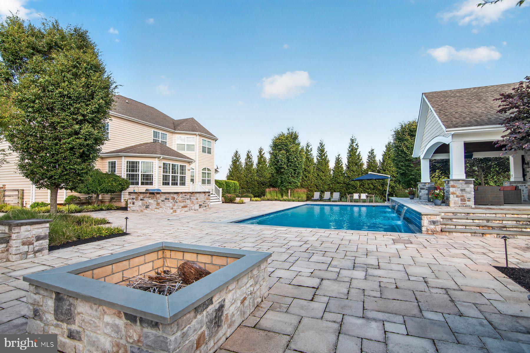 CHIMNEY ROCK - Residential