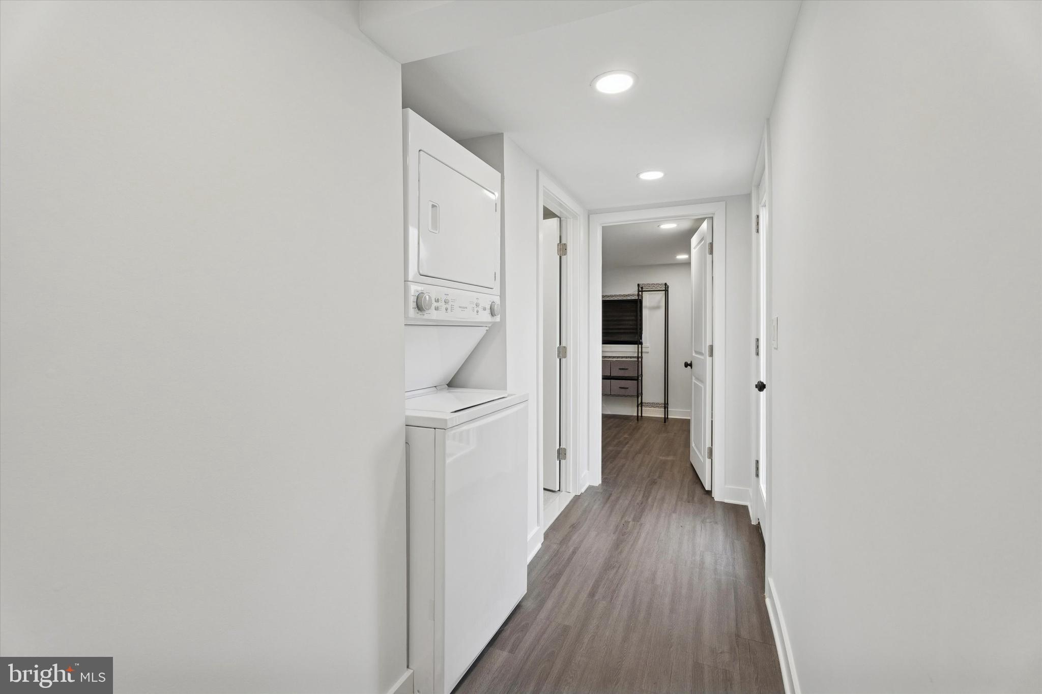 NEIGHBORS OF CREEKVIEW COURT - Residential