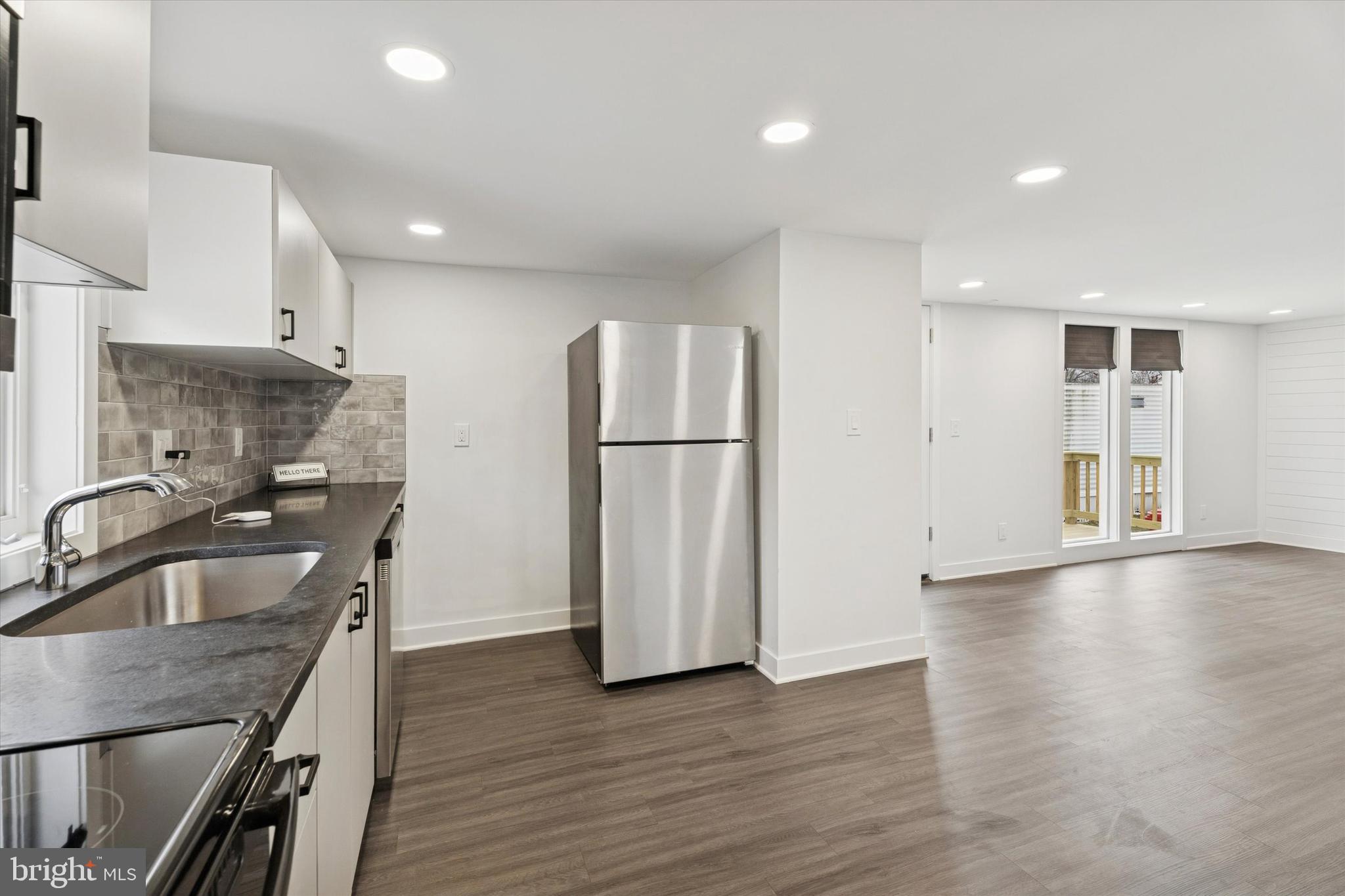 NEIGHBORS OF CREEKVIEW COURT - Residential