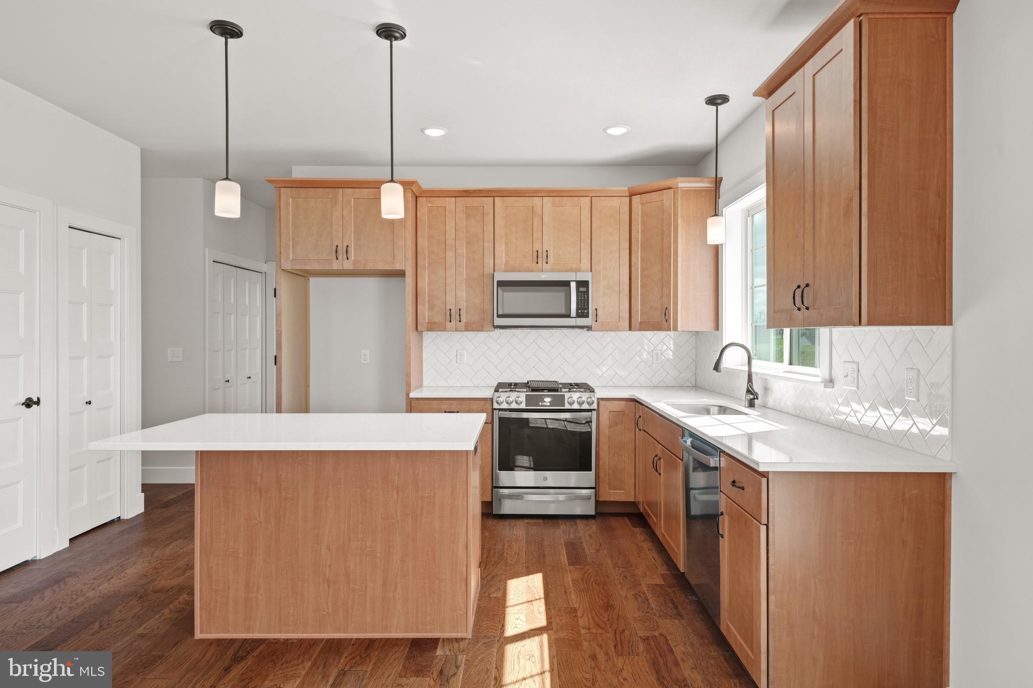 RIVER RIDGE HILLS - Residential