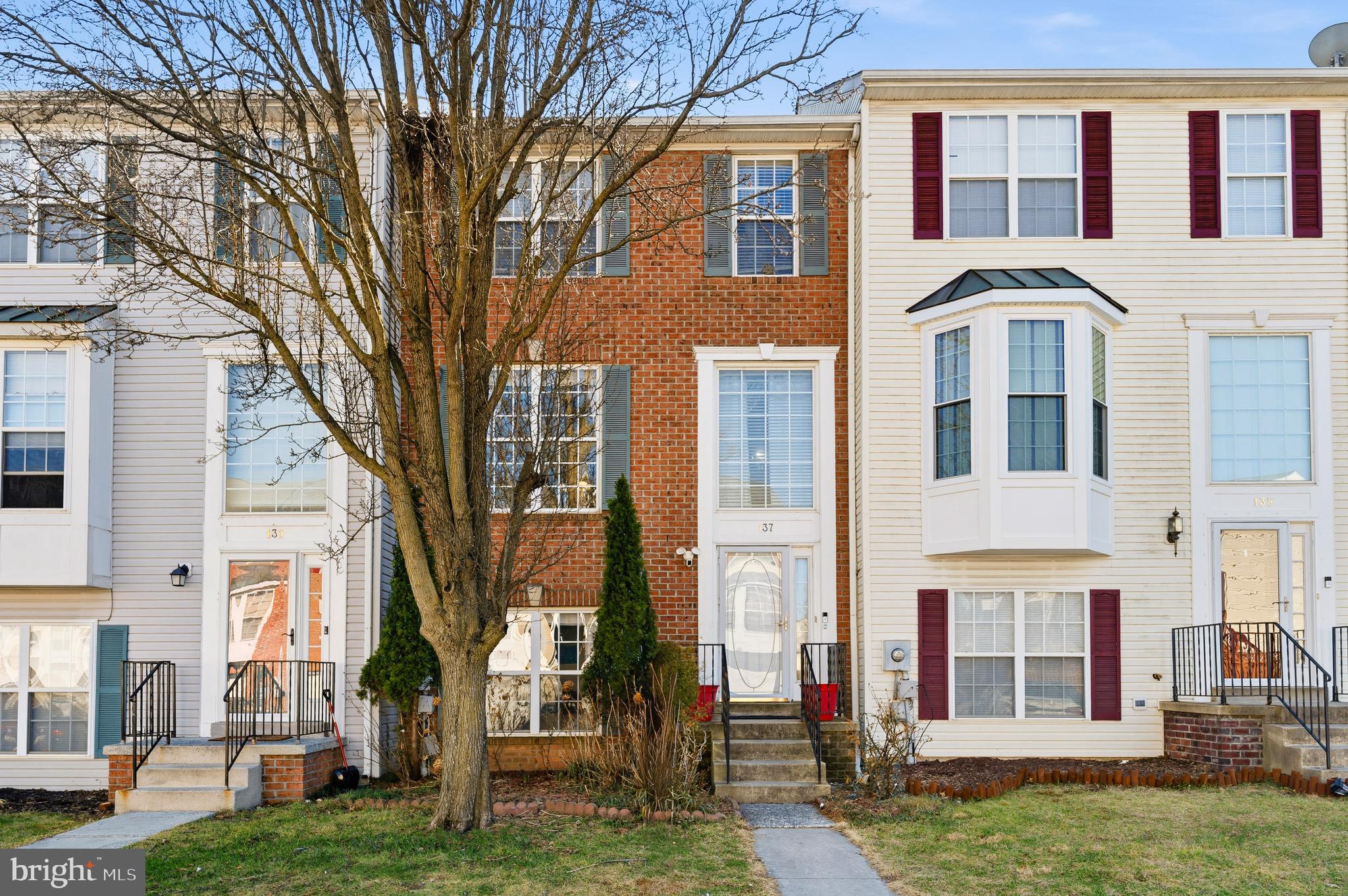 This bright brick townhome boasts nine-foot ceilings and three levels of inviting living space. It features four bedrooms, three and a half baths, a spacious kitchen with granite countertops, newer appliances, a kitchen island, and walkout access to a deck. The primary bedroom includes an inviting ensuite with a walk-in closet. The walkout basement offers a second living area, a full bathroom, a bedroom, the laundry, and an enclosed glass outdoor space leading to a fenced backyard with a shed. With a two-year-old roof, a community pool, and two assigned parking spaces, this home is ready to welcome you!