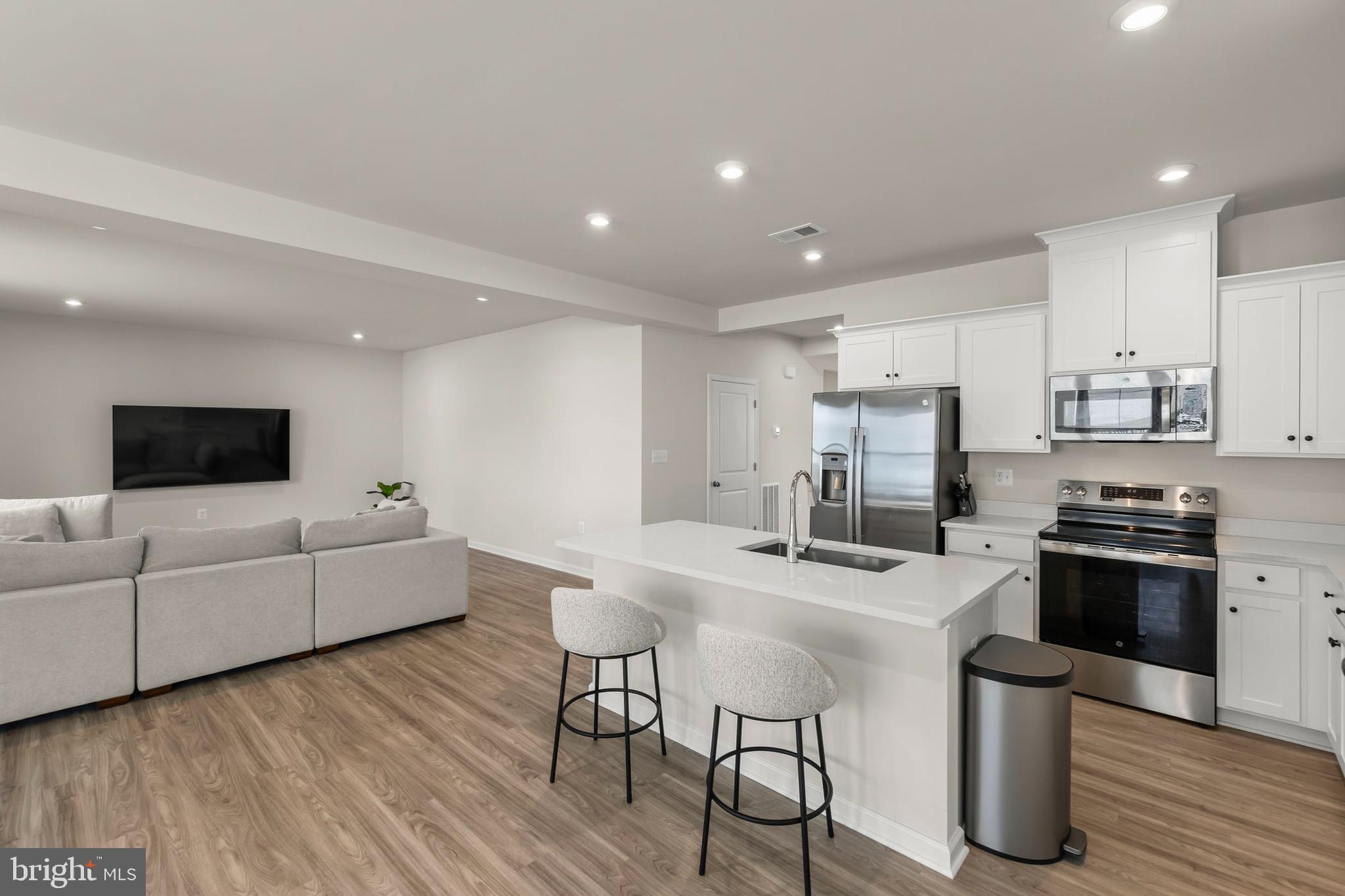 PRESIDENTS POINTE - Residential