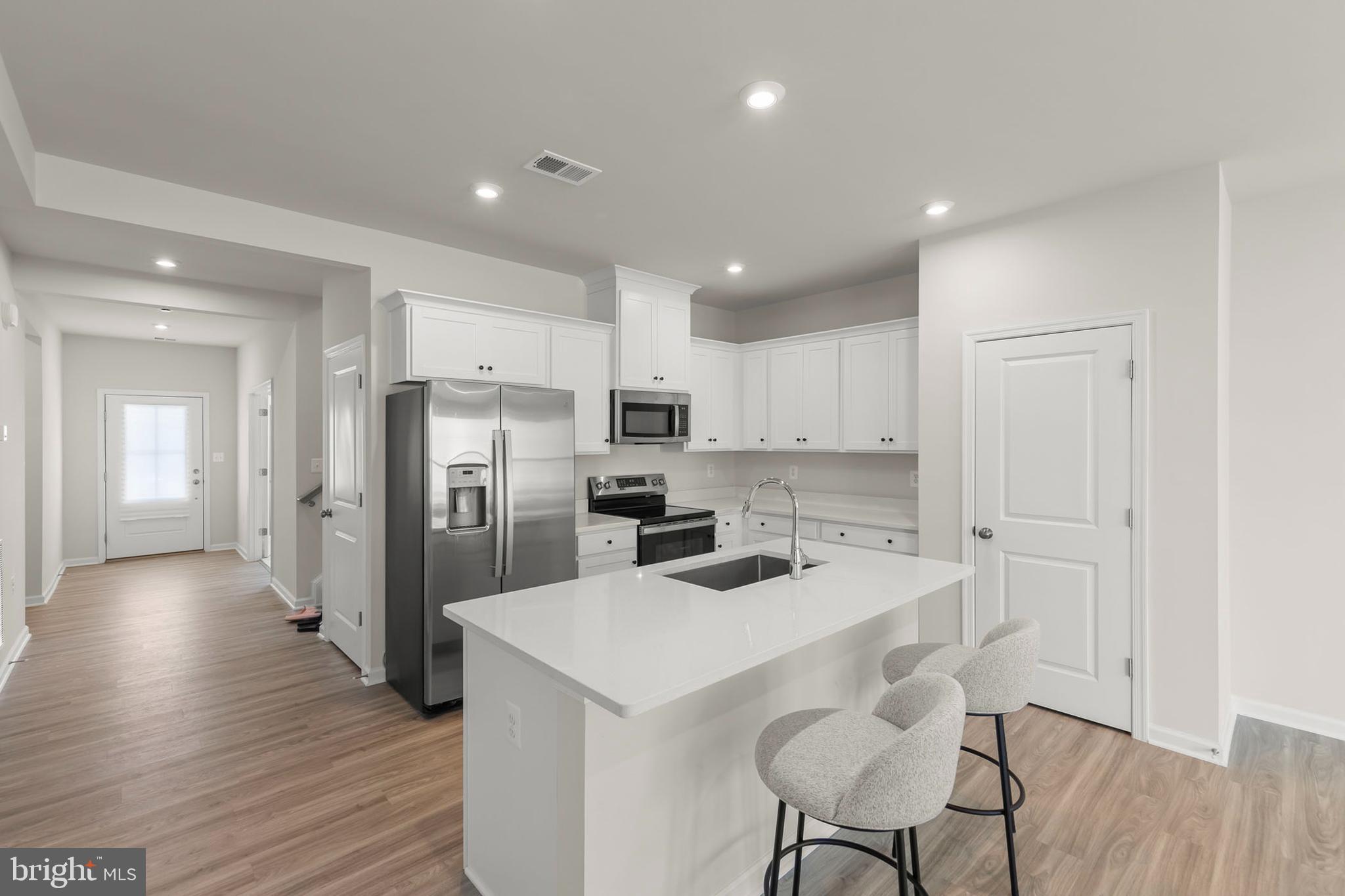 PRESIDENTS POINTE - Residential
