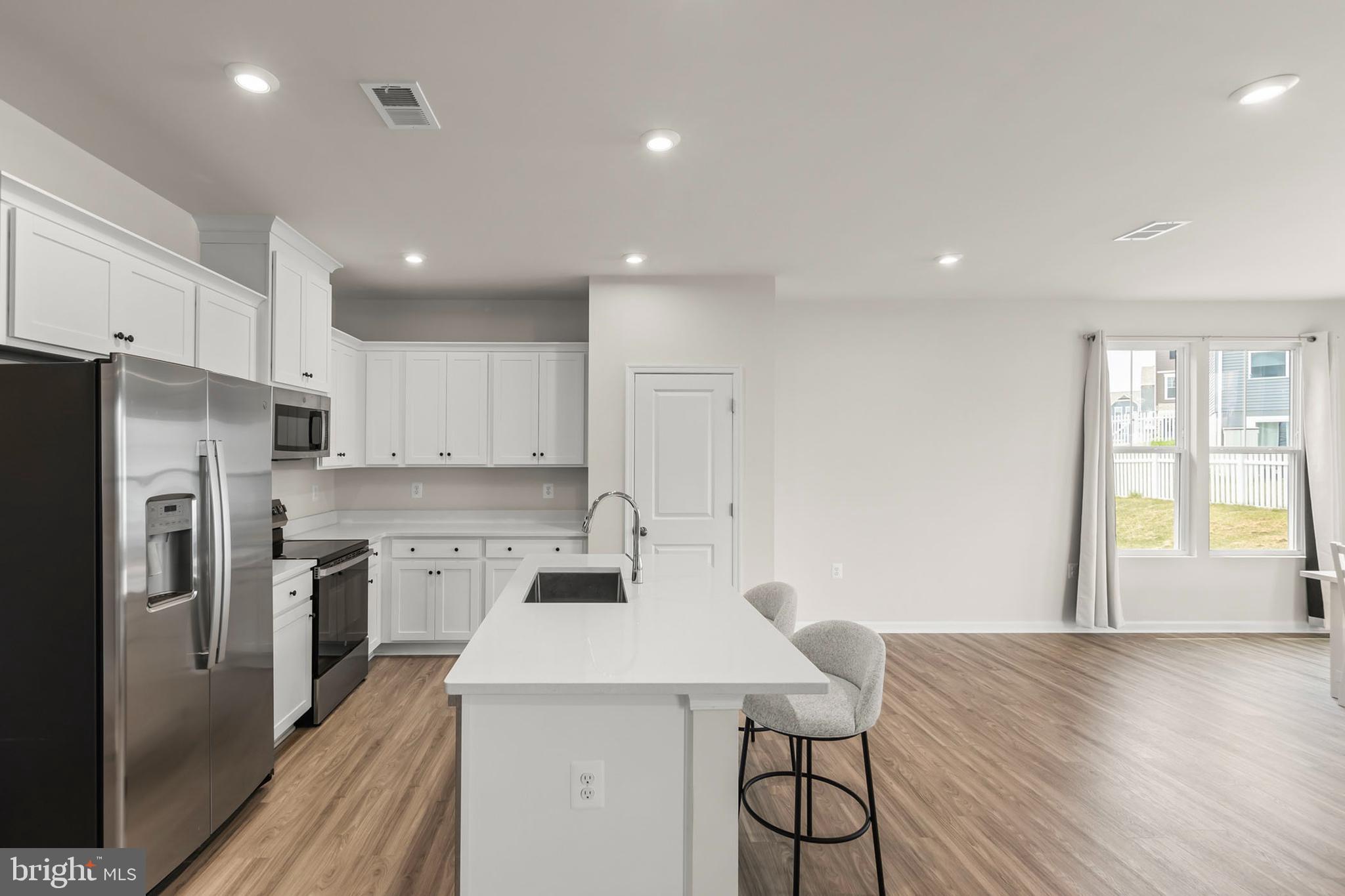 PRESIDENTS POINTE - Residential