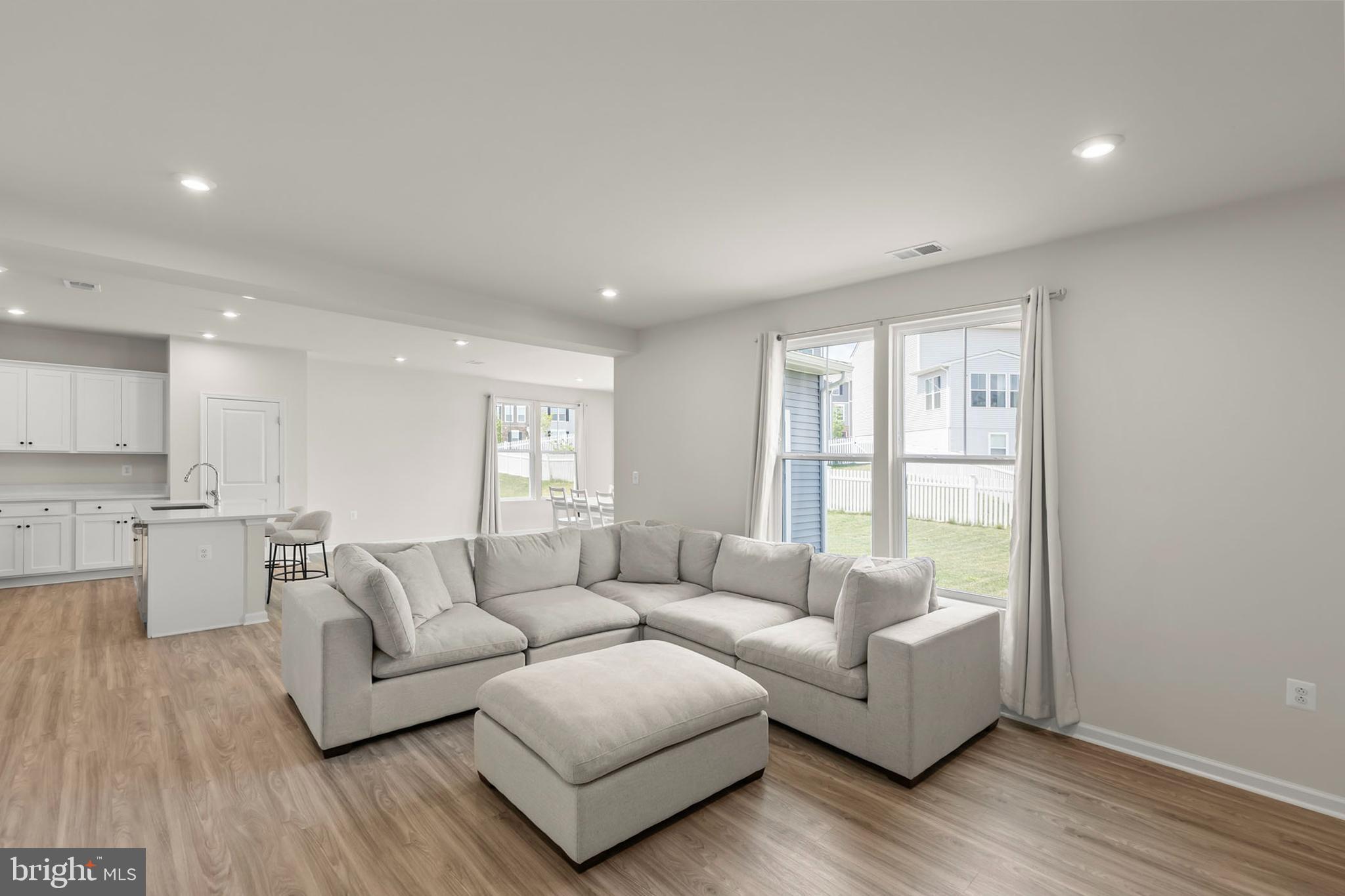 PRESIDENTS POINTE - Residential