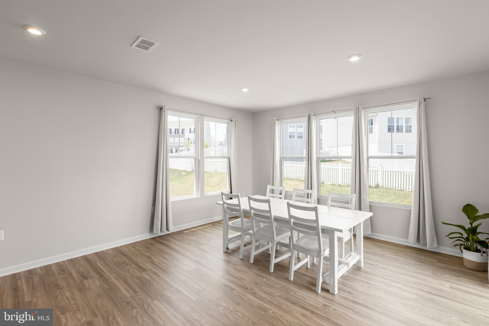 PRESIDENTS POINTE - Residential