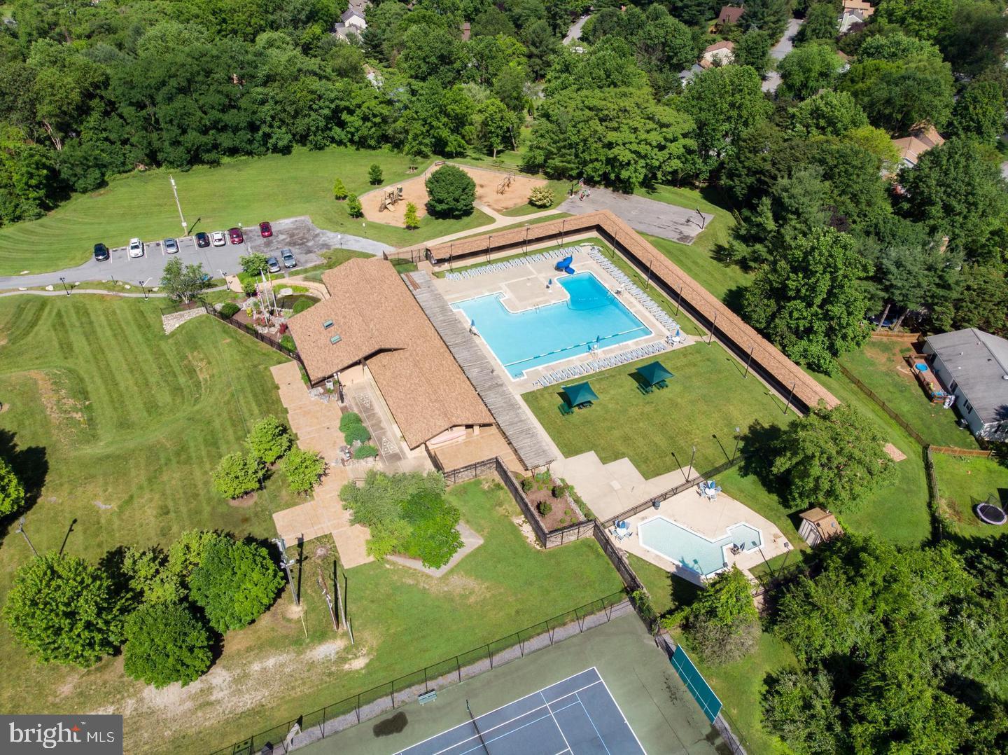 VILLAS LAKE ANITA LOUISE - Residential