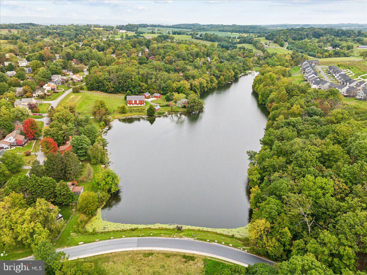 VILLAS LAKE ANITA LOUISE - Residential