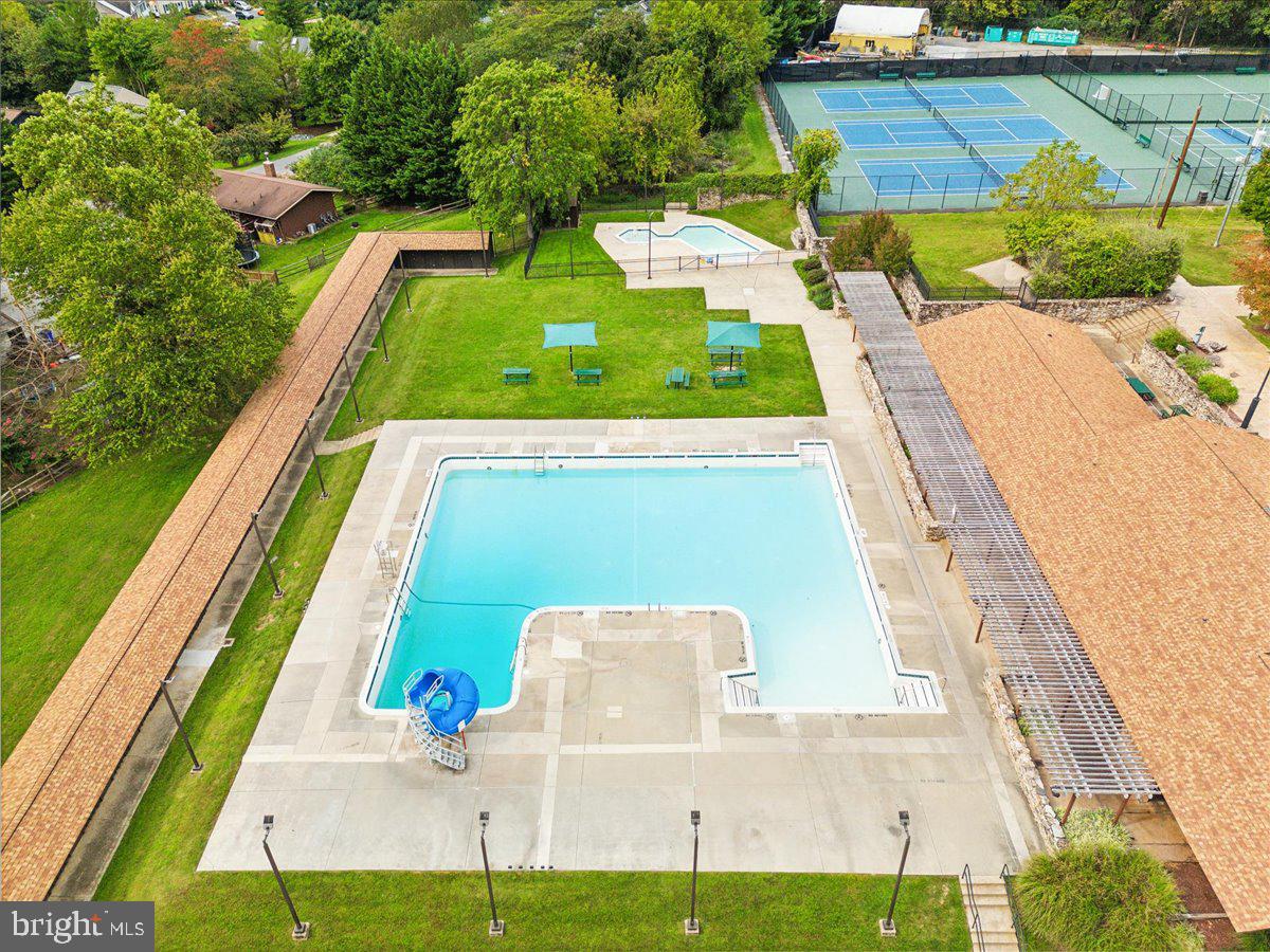 VILLAS LAKE ANITA LOUISE - Residential