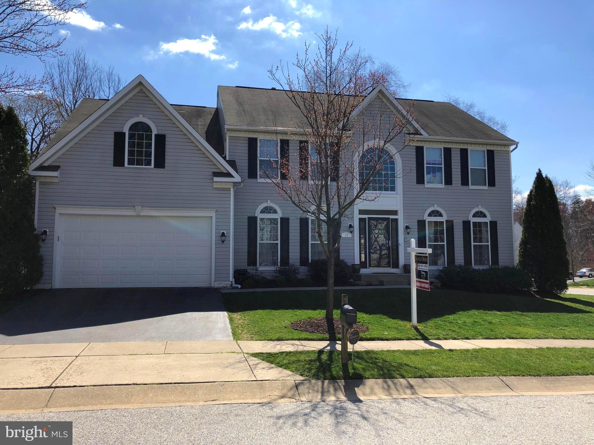 Wonderful 5BR/3.5BA corner lot colonial in Cypress Landing. This home features huge family rm w/fireplace & cathedral ceilings, rec rm w/wet bar, kit w/brkfst nook & island, 2-story foyer, sep dining rm, living rm & den on main level, MBR w/walk-in & huge Master BA. Access to B&A Trail.
