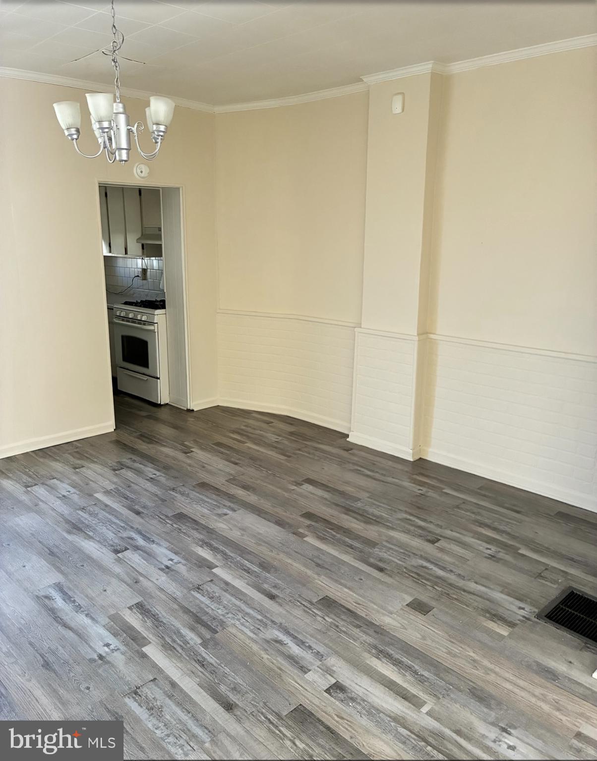 ELLWOOD PARK - Residential