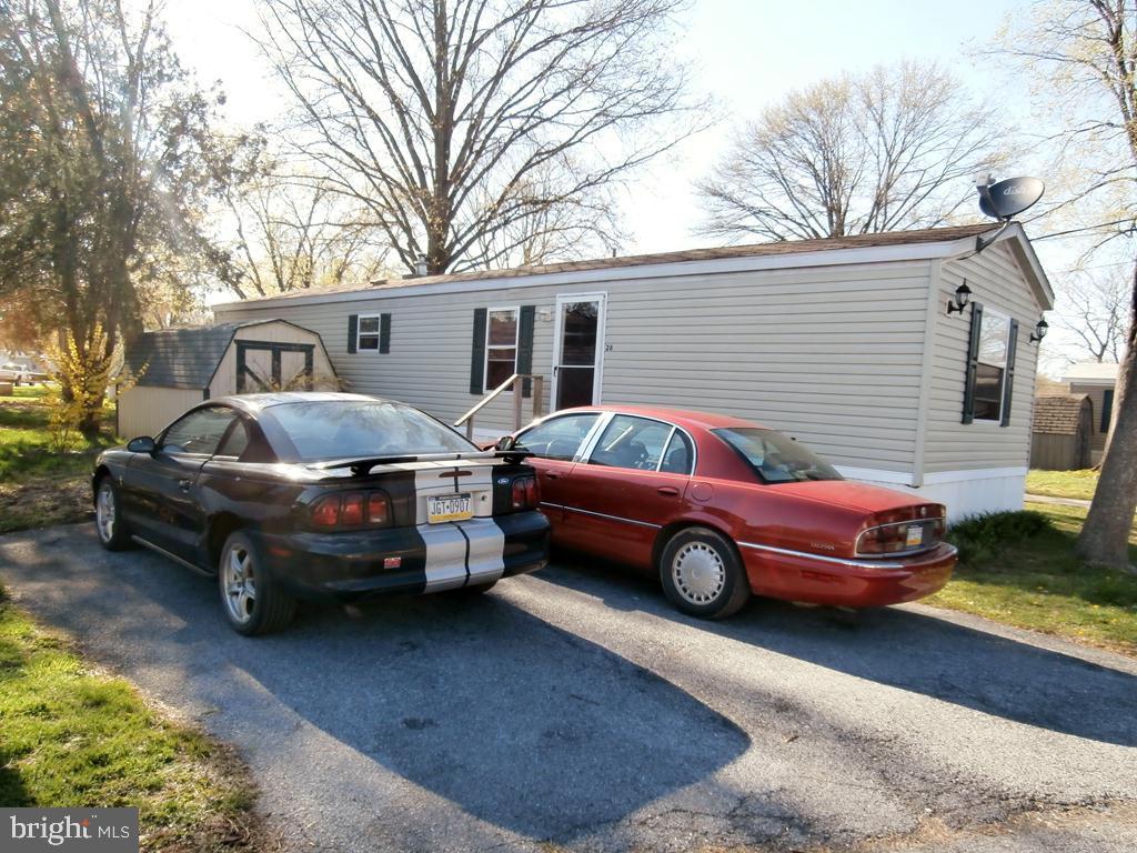 The price is right so let's make a deal! 2000 Fleetwood 56'x14' on quiet lot in Harborton Place. Currently located next to an empty lot on a dead-end street. The exterior is in very good condition. Large shed included. Upgraded kitchen counter. In flood zone but water never came above undercarriage insulation which was professional replaced. Pets welcome!