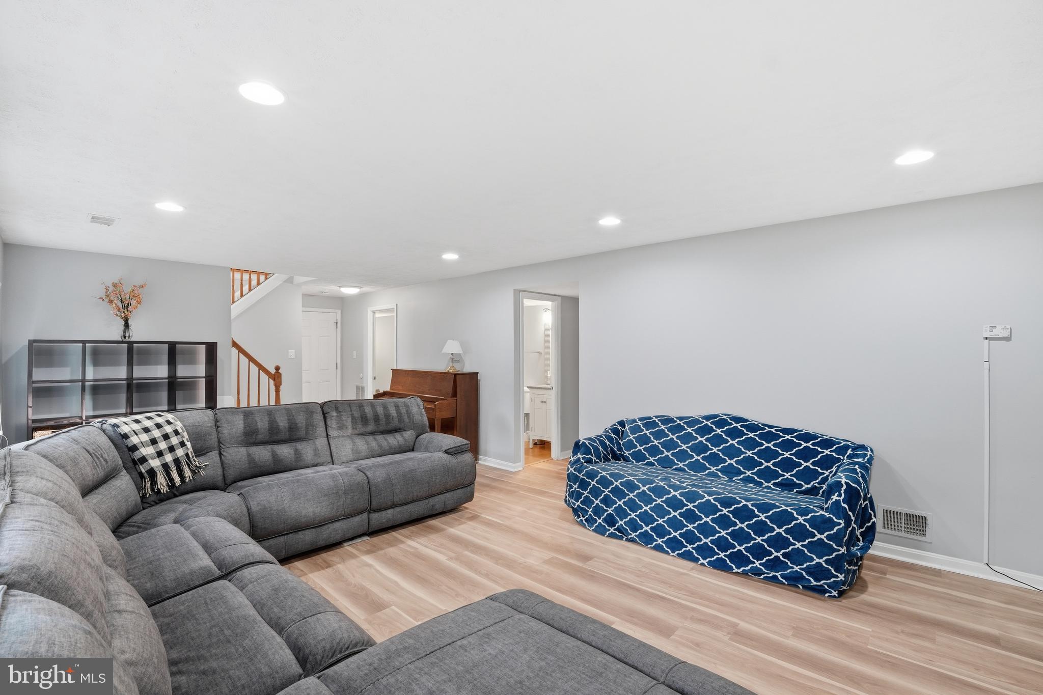 MIDDLERIDGE - Residential