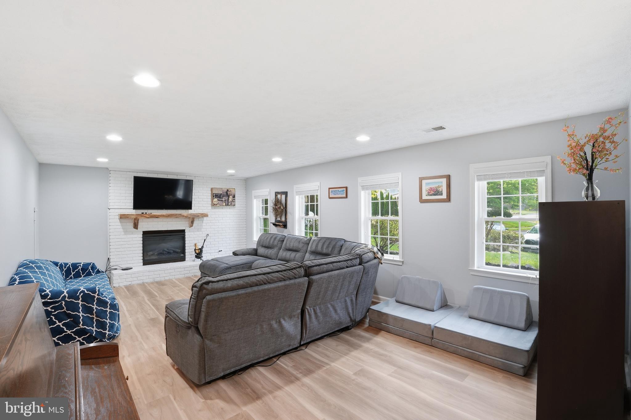 MIDDLERIDGE - Residential