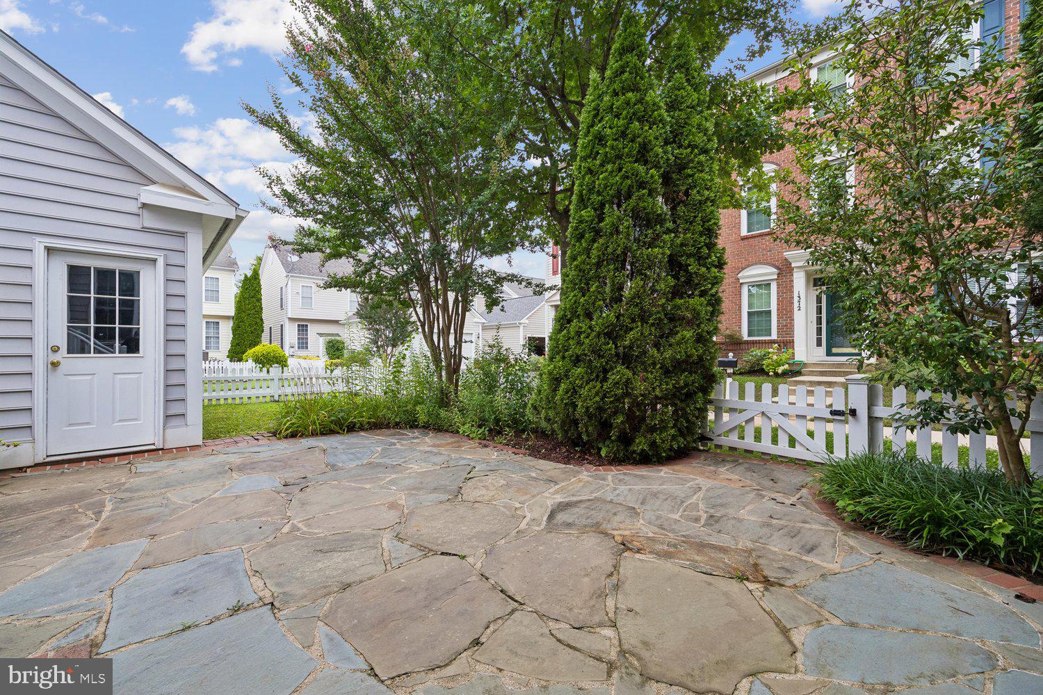 LAKELANDS - Residential