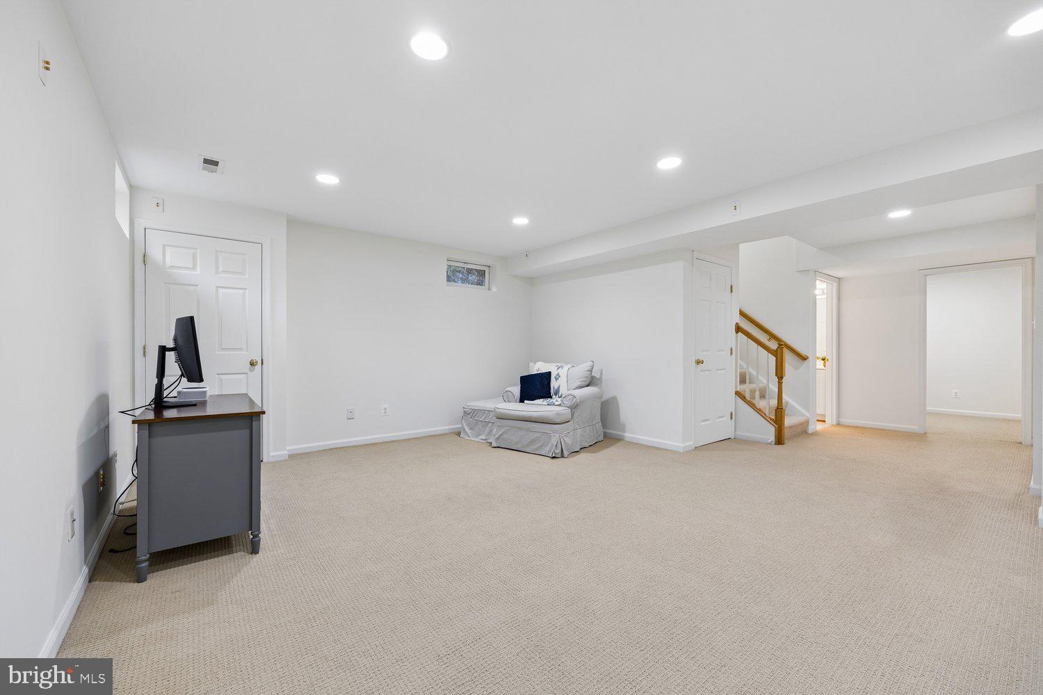 LAKELANDS - Residential