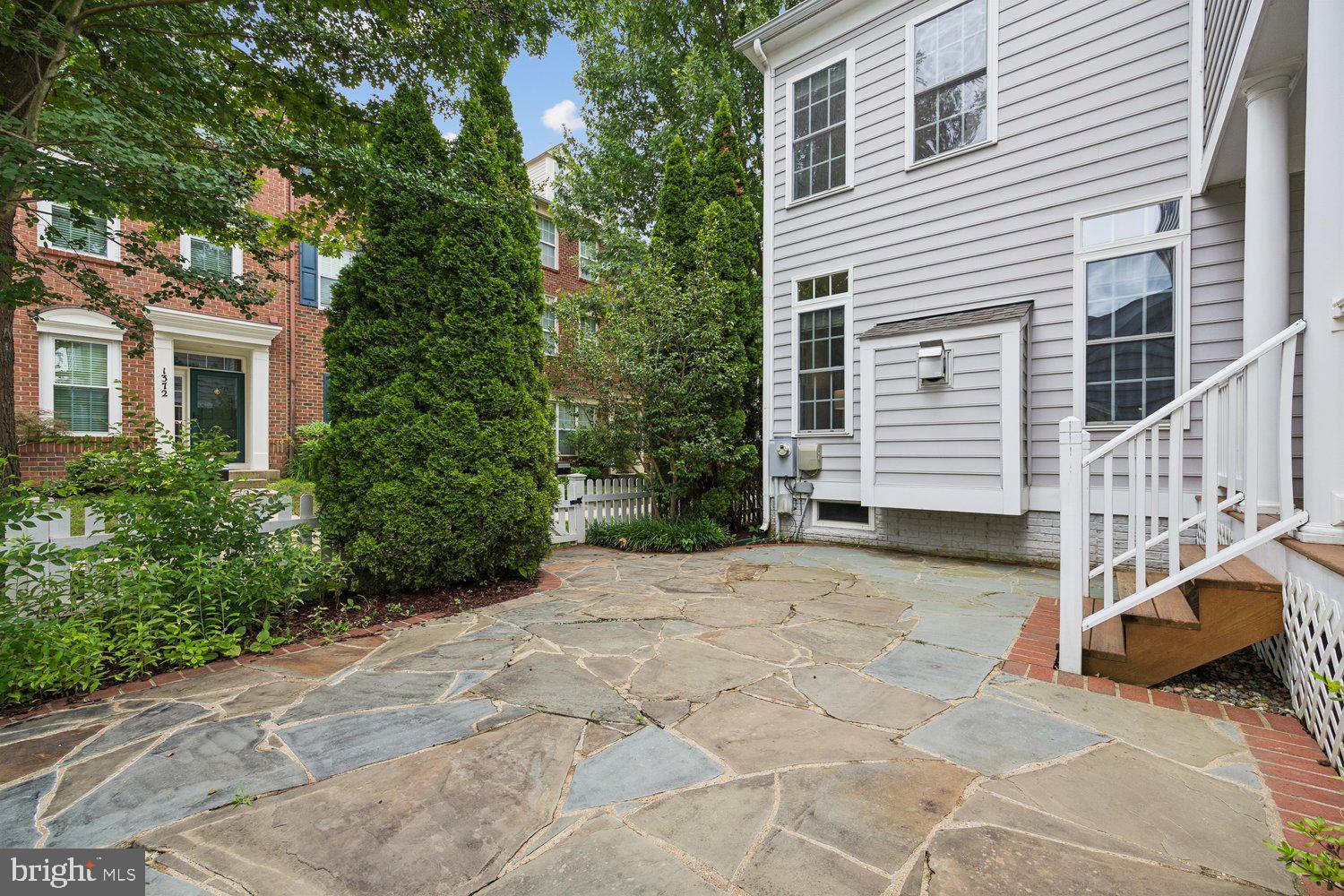 LAKELANDS - Residential