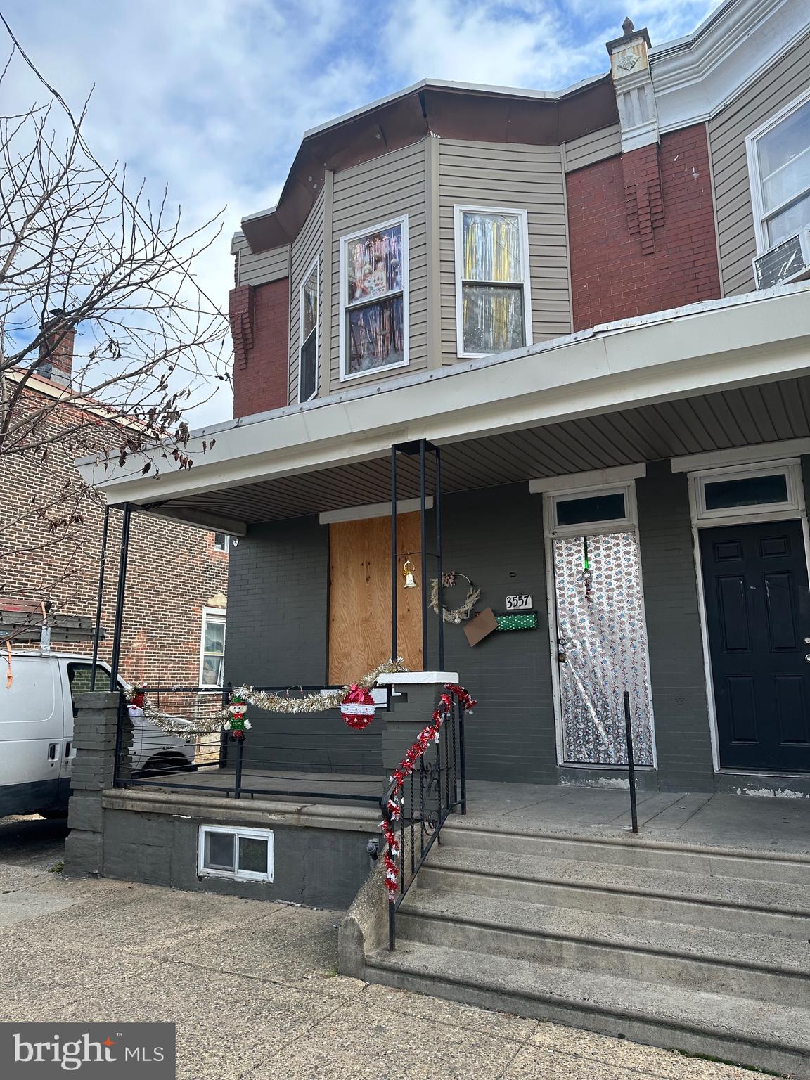 Welcome to your next Investment Opportunity! This rehabbed  duplex located at 3557 Jasper St offers two 1-bedroom units, perfect for investors or owner-occupiers seeking rental income. Currently, one unit is rented at $800 a month, providing immediate cash flow. The second unit is vacant, presenting a fantastic opportunity to maximize rental potential at an estimated $800-$1000 month. Don't miss out on this  investment in a thriving neighborhood.  Sale is AS-IS