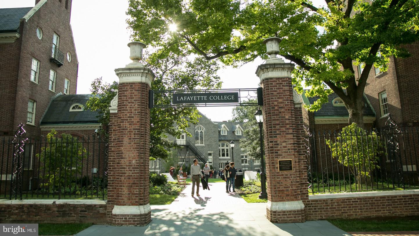 COLLEGE HILL - Commercial Sale