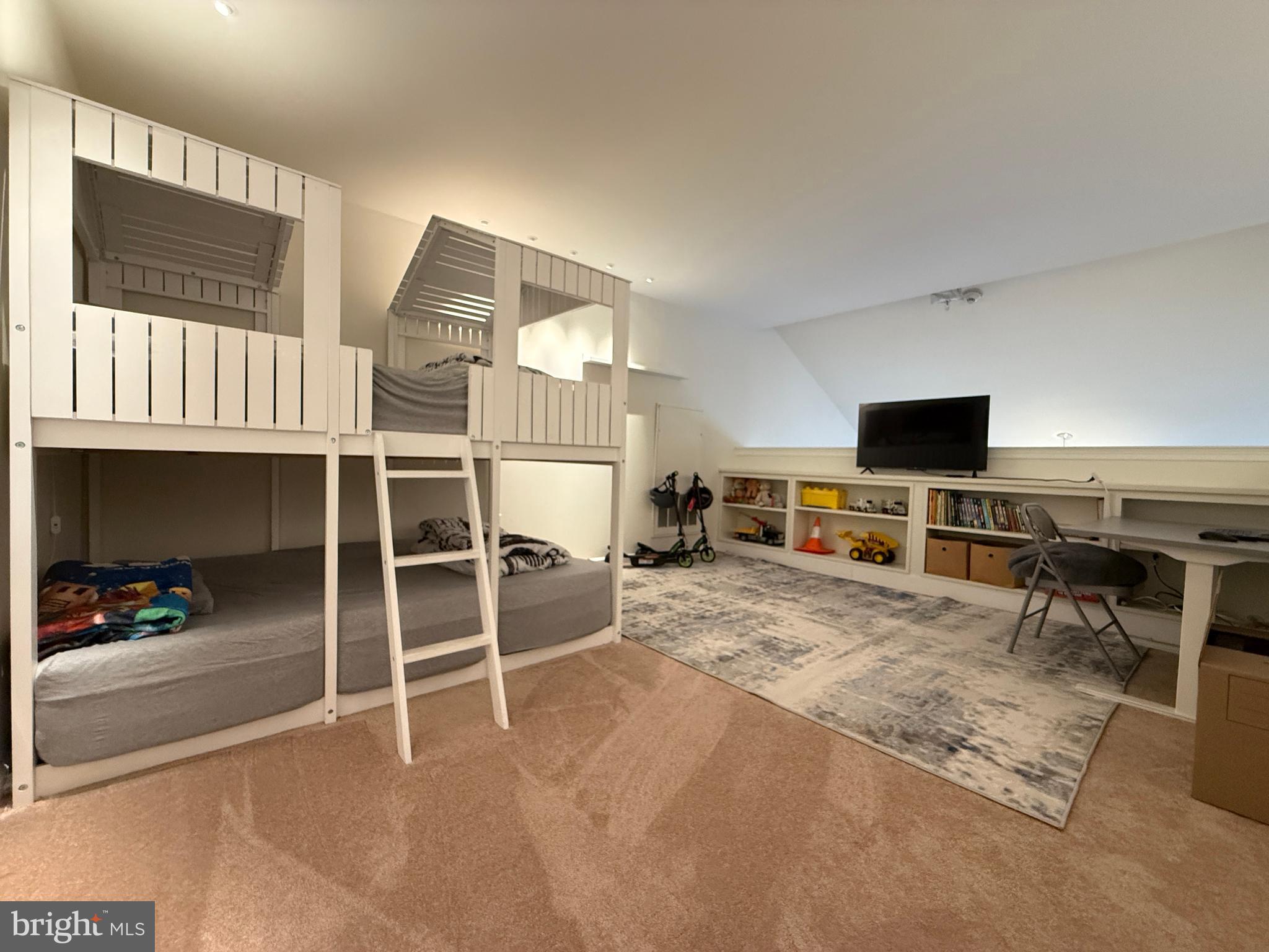 HUNTINGDON PLACE - Residential