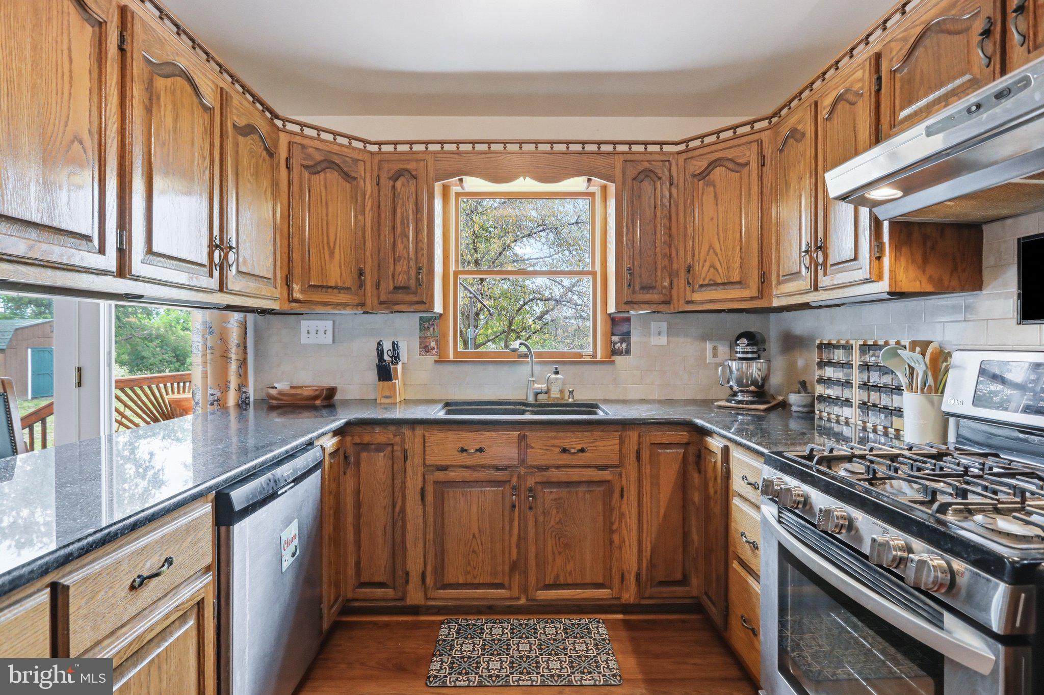 WHITE OAKS - Residential