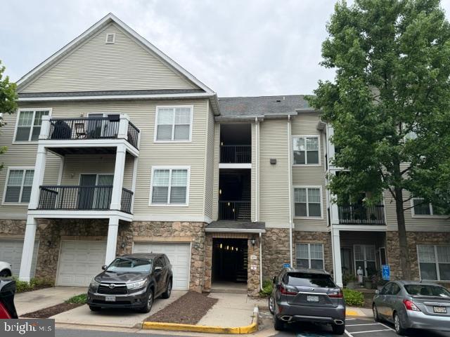 Condo includes attached 1 car garage parking spaces. Bright and beautiful 3 bedrooms, 2 baths condo in the heart of Centreville* Open floor plan concept, kitchen + living room for entertaining and relaxing. Spacious one master bedrooms with full bath * full-size washer and dryer* Enjoy the great amenities of Centreville Park including a pool, club house, fitness center.