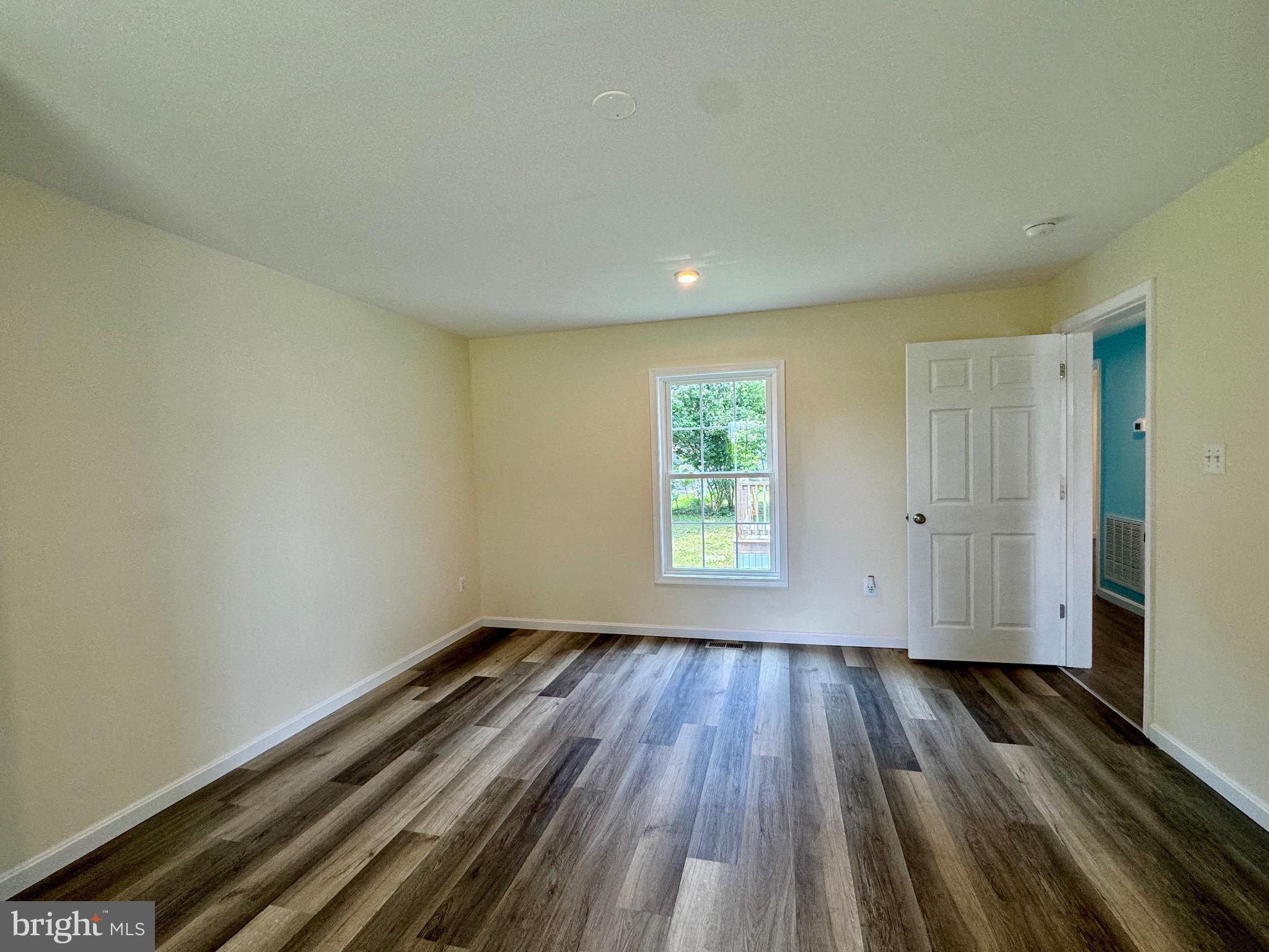 LAUREL VILLAGE - Residential