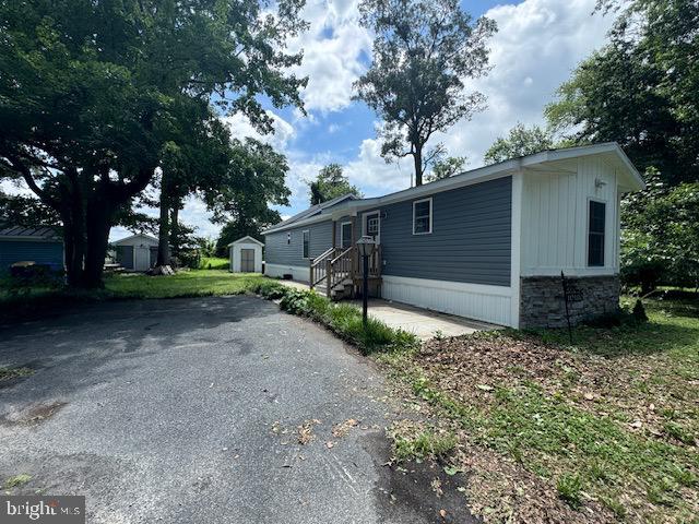 LAUREL VILLAGE - Residential