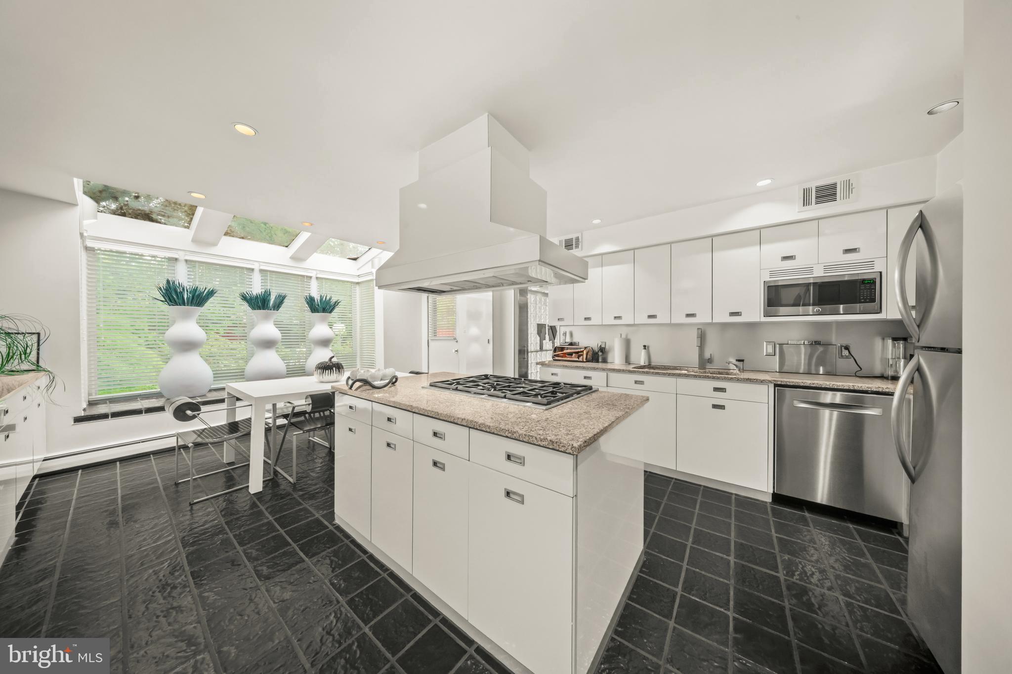 JUSTA FARMS - Residential
