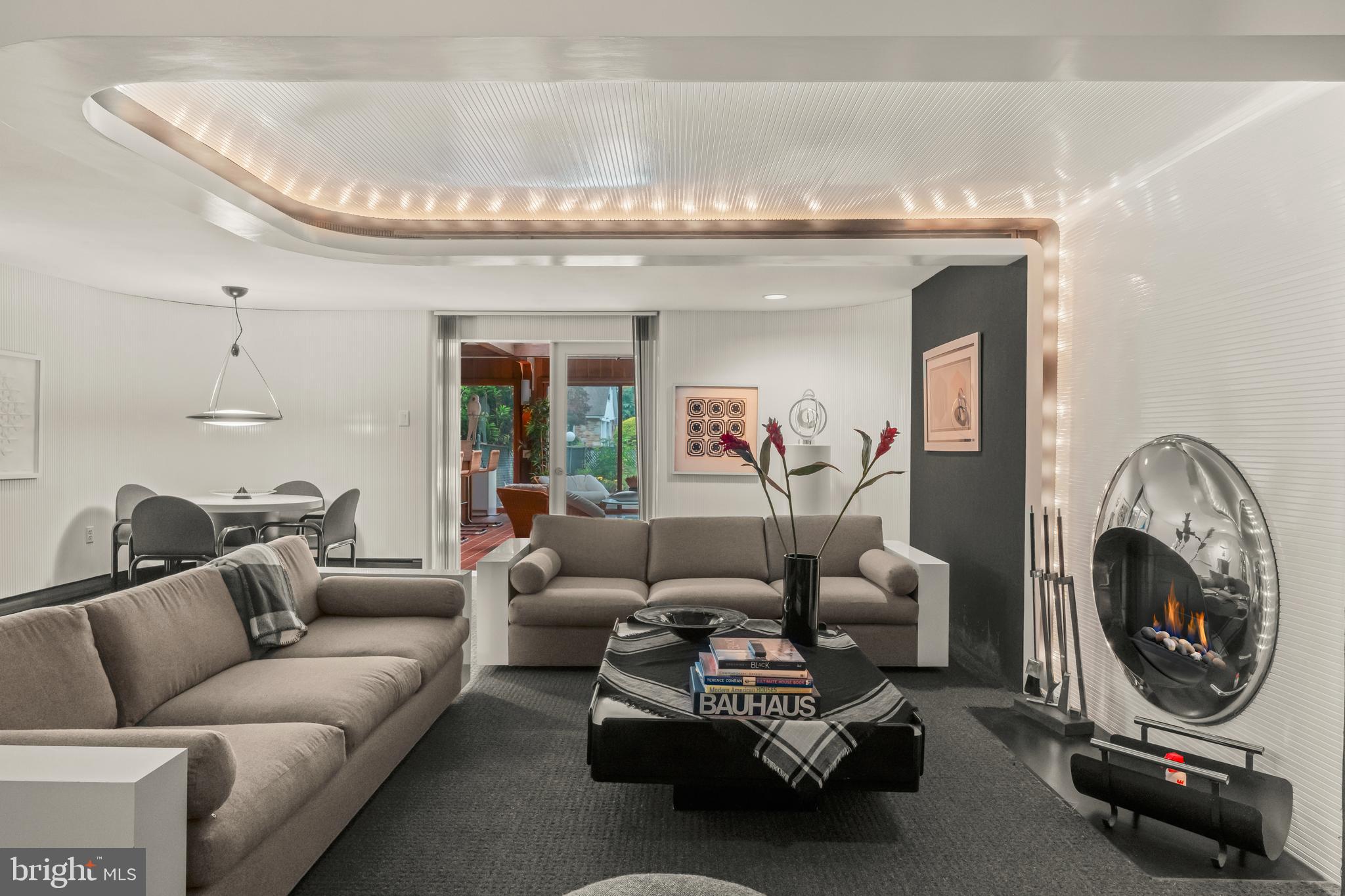 JUSTA FARMS - Residential