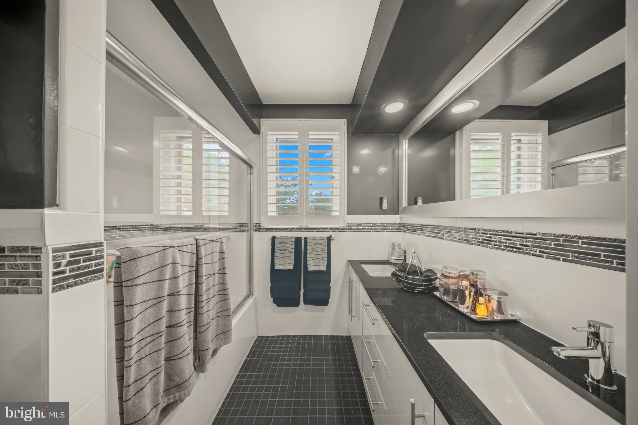 JUSTA FARMS - Residential