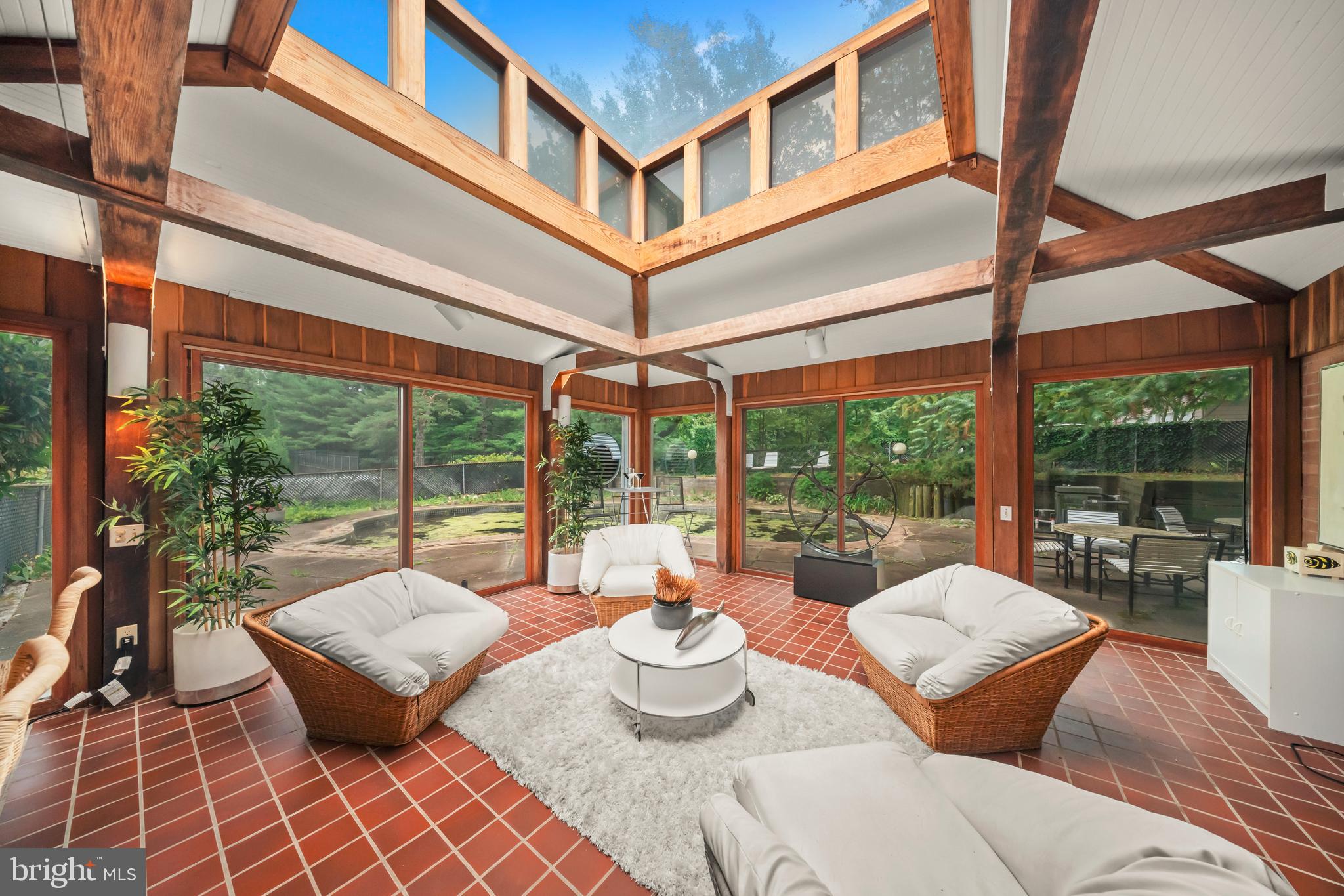 JUSTA FARMS - Residential