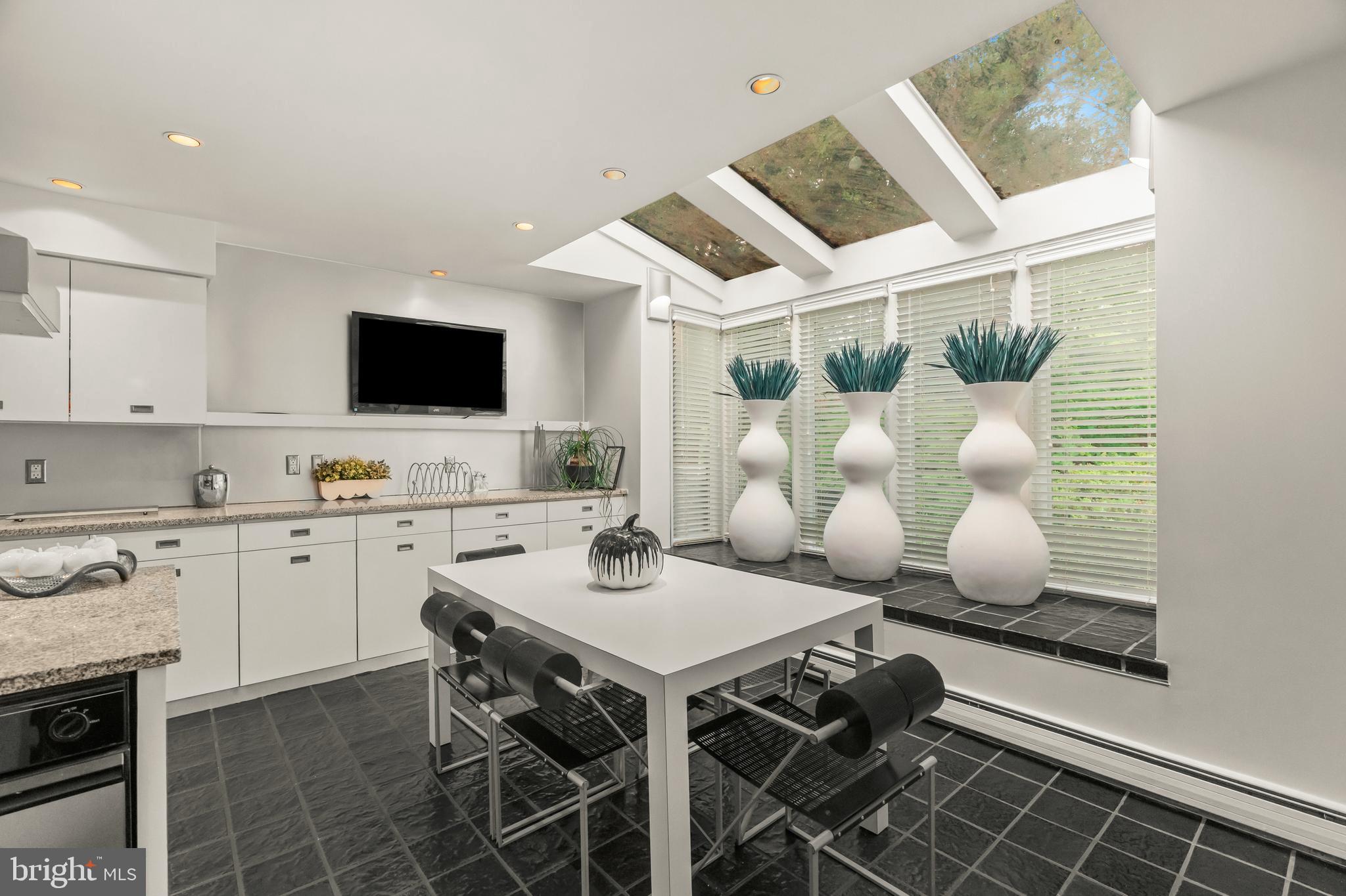 JUSTA FARMS - Residential