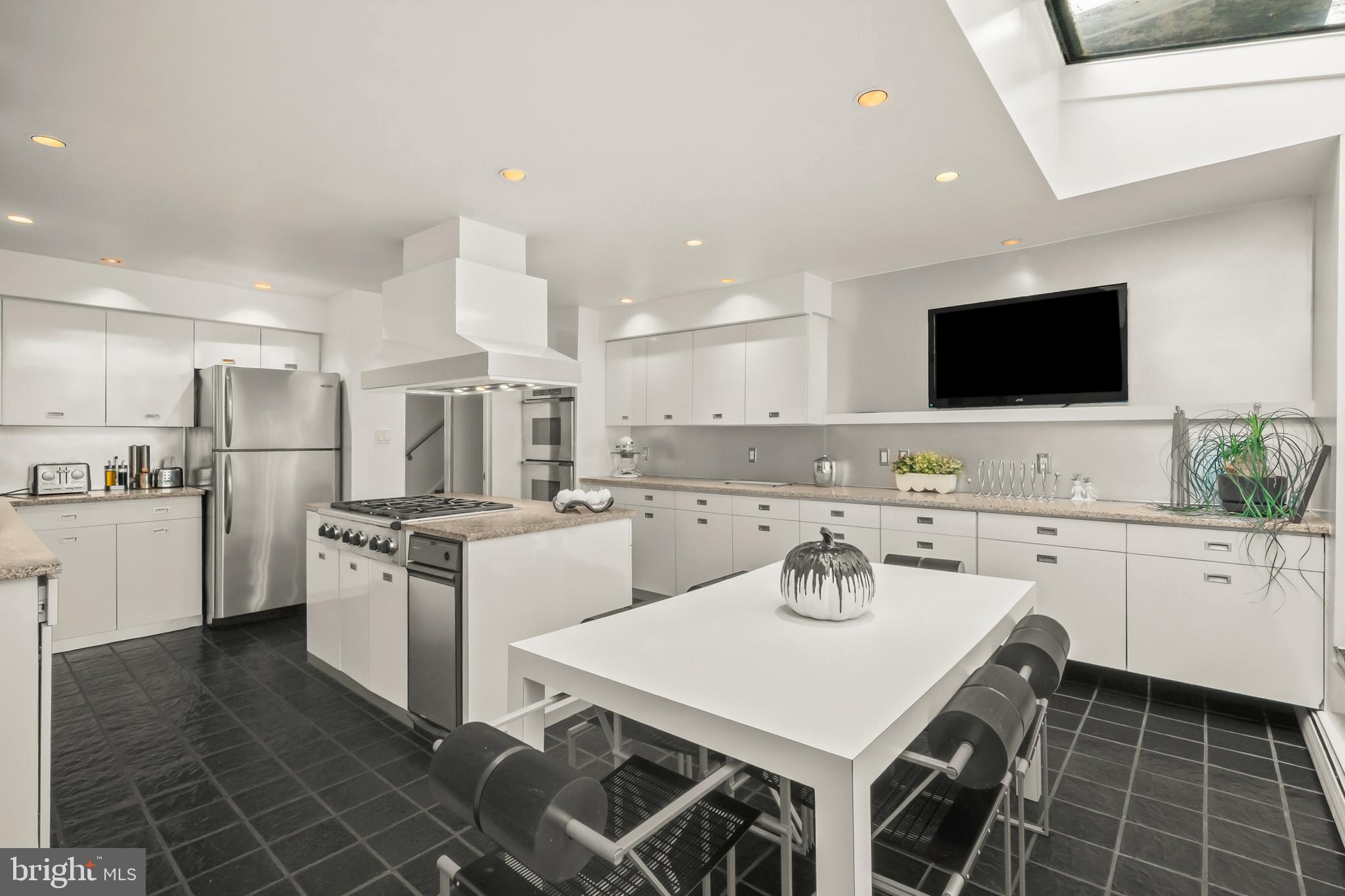JUSTA FARMS - Residential