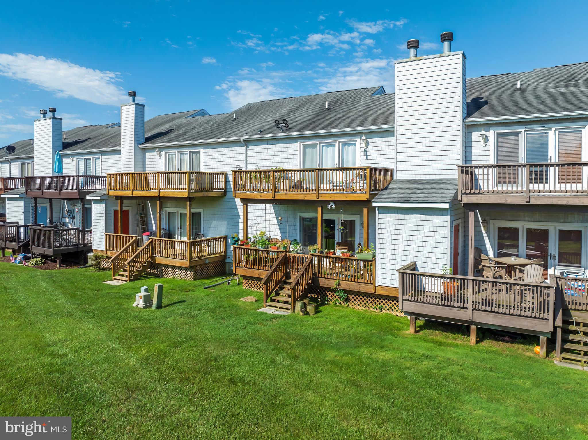 THOMPSON CREEK TOWNHOMES - Residential
