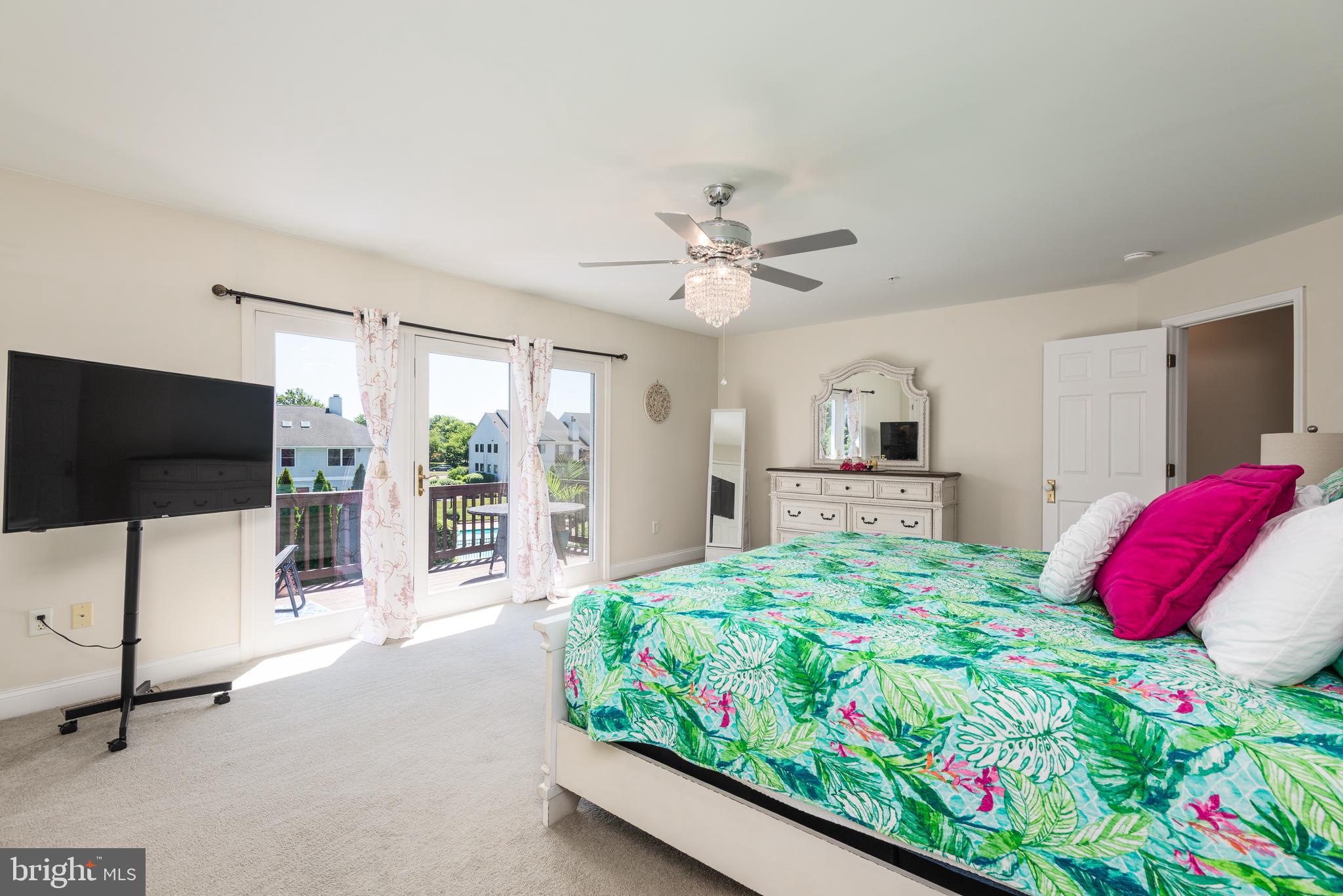 THOMPSON CREEK TOWNHOMES - Residential