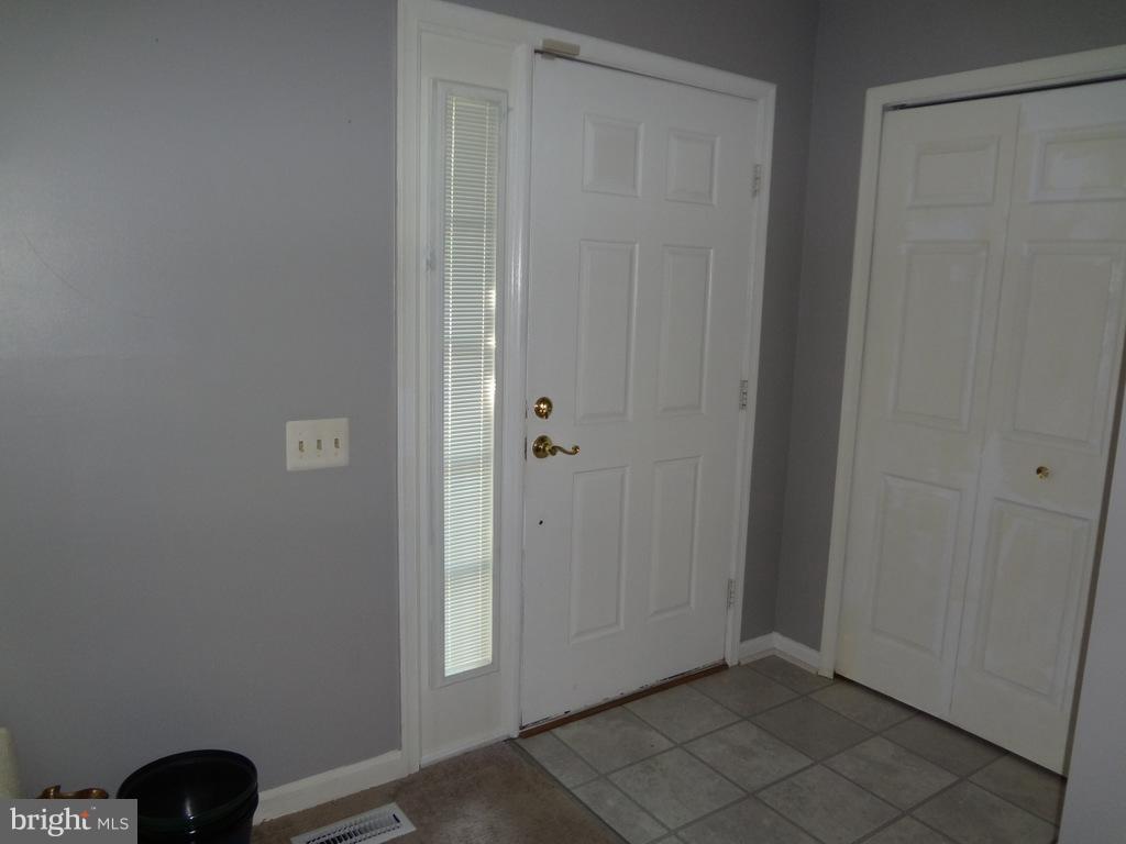 SPRING KNOLL - Residential Lease
