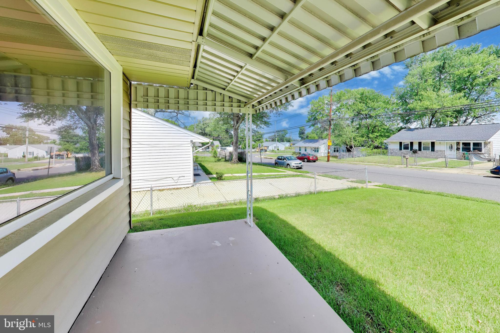 SOUTH LAWN - Residential