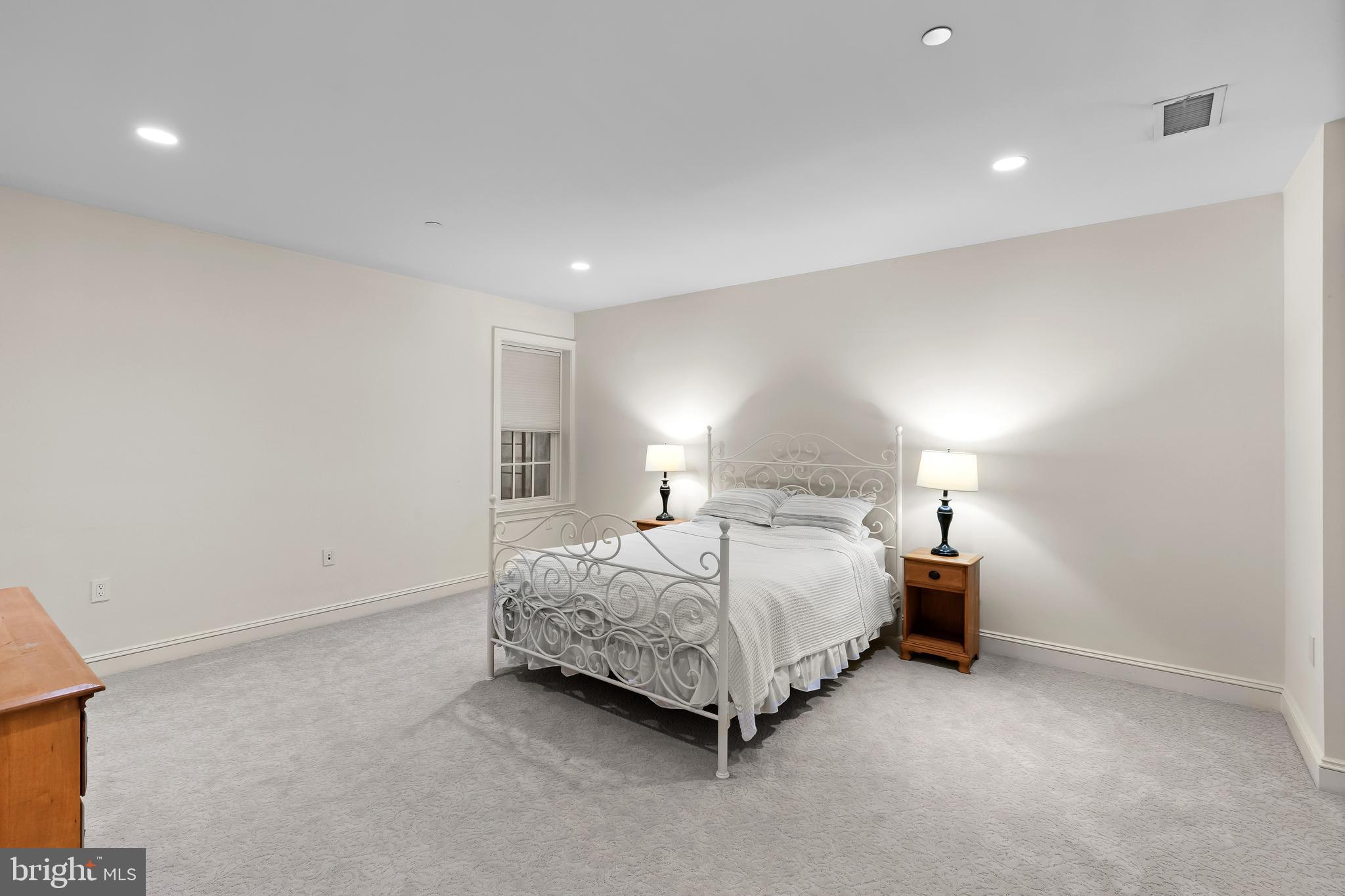 WARDOUR - Residential