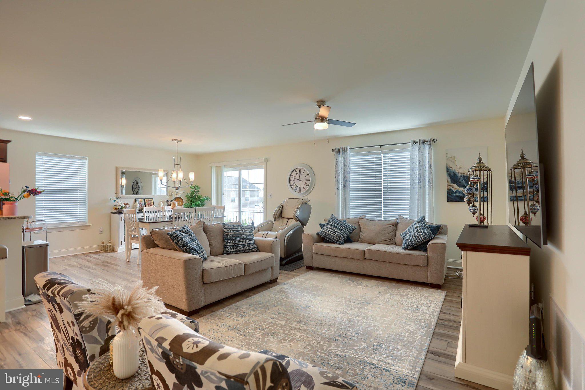 WINDY HEIGHTS, THE NEW - Residential