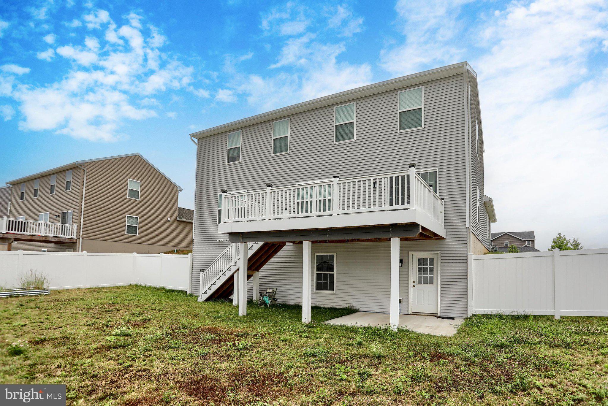 WINDY HEIGHTS, THE NEW - Residential