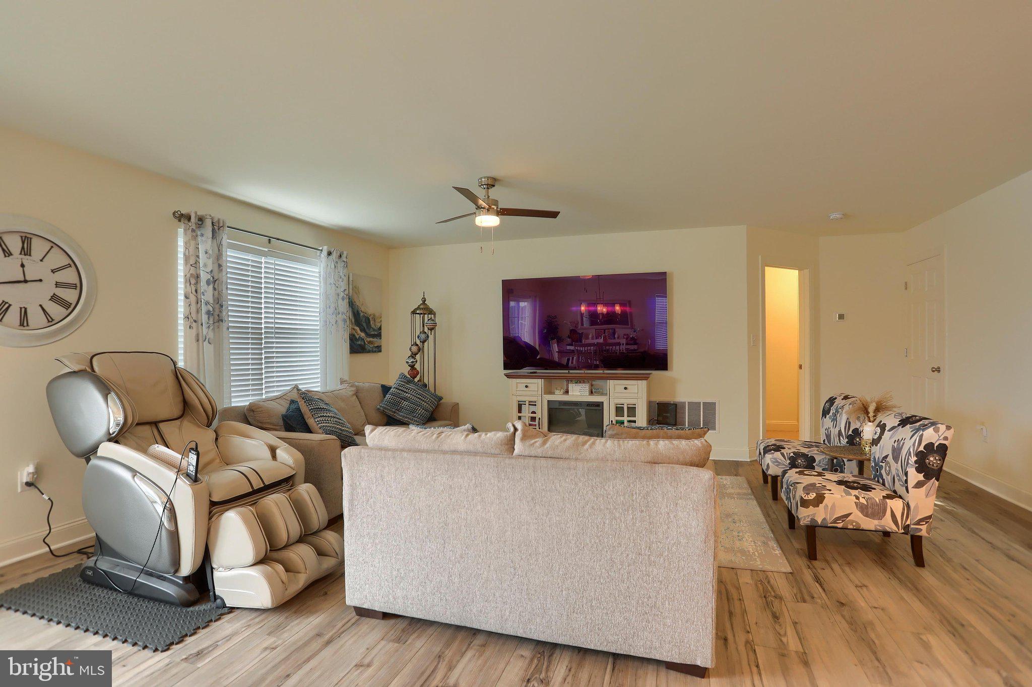 WINDY HEIGHTS, THE NEW - Residential