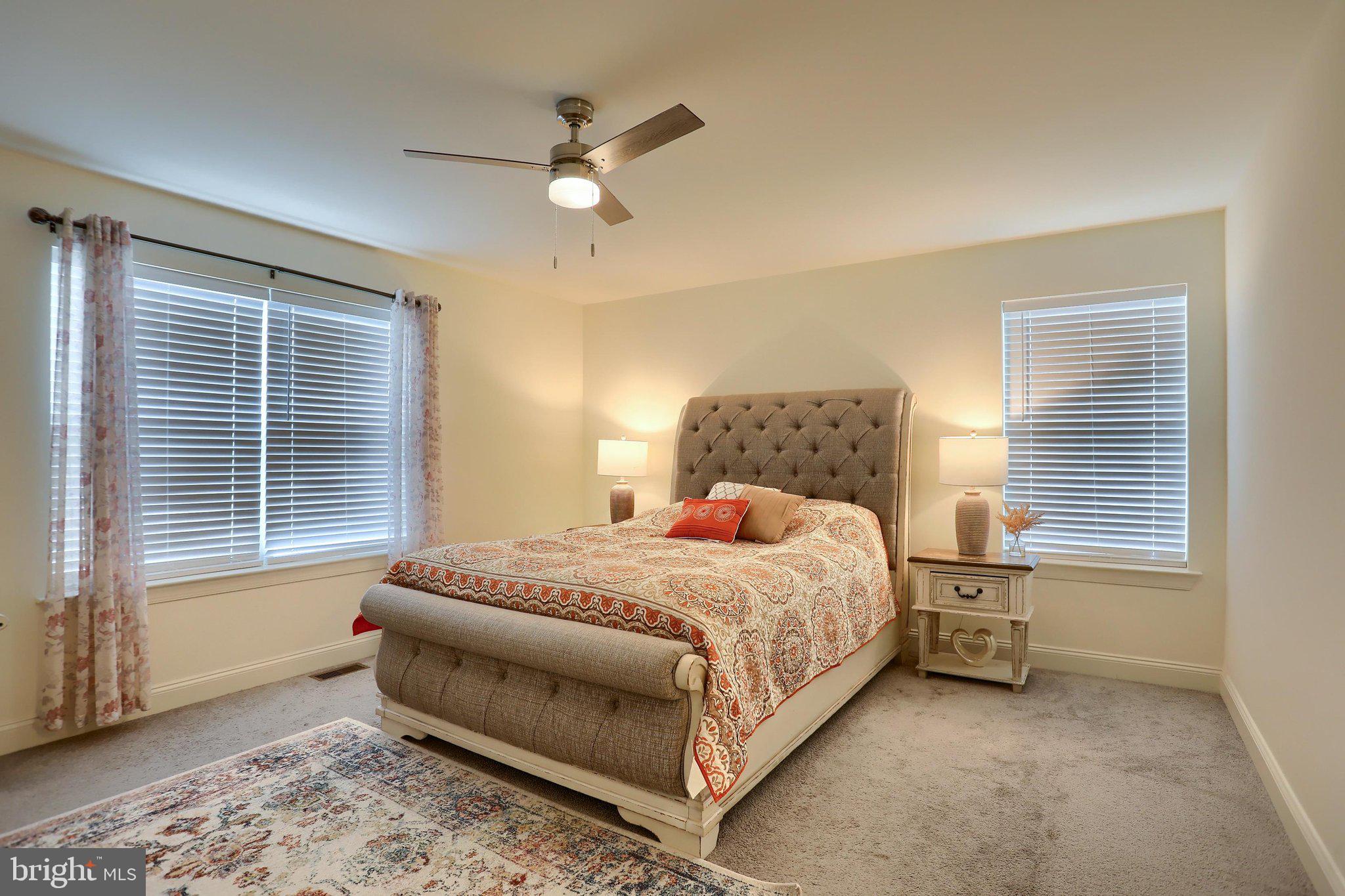 WINDY HEIGHTS, THE NEW - Residential